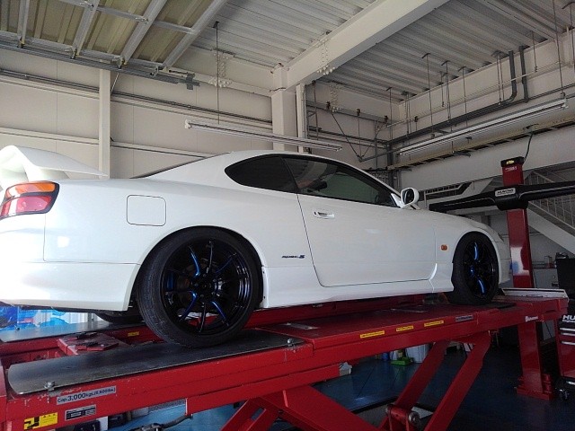 夏だって防錆コーティング トヨタ ハイエース メンテナンス オイル バッテリー他 その他 ボディコーティング加工 スタッフ日記 コクピット 107 車のカスタマイズにかかわるスタッフより