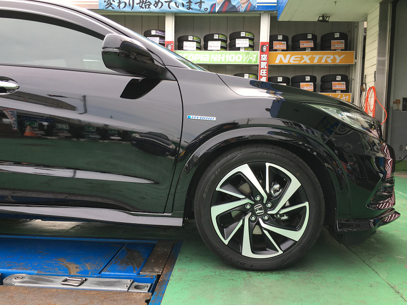 ホンダ ヴェゼルに車高調取付 ホンダ ヴェゼルハイブリッド 足まわり サスペンション ブレーキ 足まわり サスペンション ブレーキ サスペンションパーツ関連取付 スタッフ日記 コクピット コジマ 車のカスタマイズにかかわるスタッフより