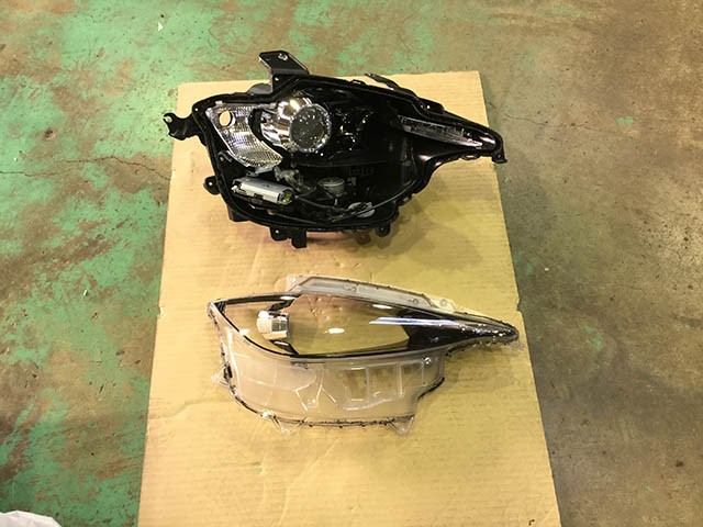 ヘッドライトの分解