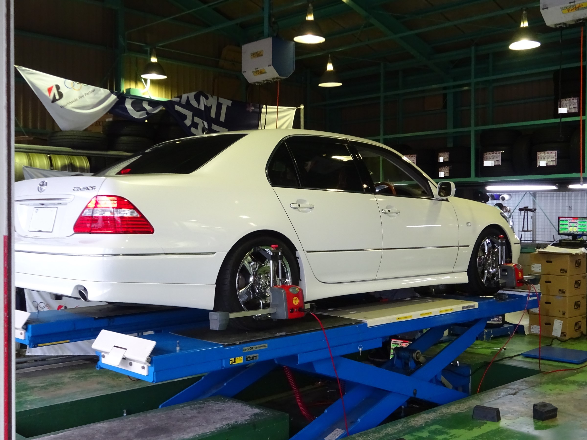 ピッカピカのセルシオです トヨタ セルシオ Av カーナビ ドライブレコーダー Etc アライメント調整 Staff日記 コクピット さつま貝塚 車のカスタマイズにかかわるスタッフより