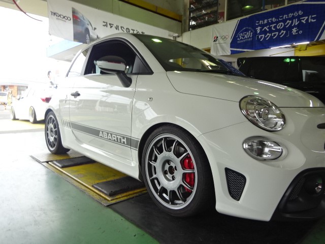 【ファッション好きが選ぶ人気ブランドランキング】 新品アバルト595の純正新車外しカーナビ Bluetooth対応 カーナビ