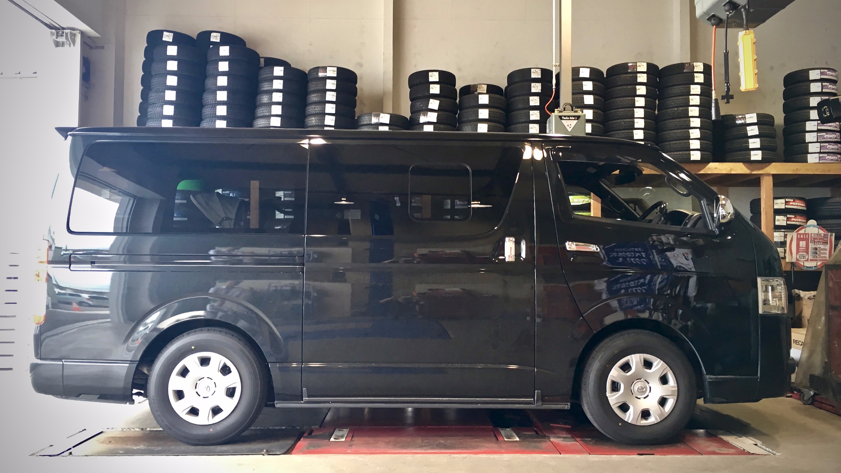 GDH206V TOYOTA HIACE ✖ Genb 玄武 ✖ MONROE SAMURAI | トヨタ