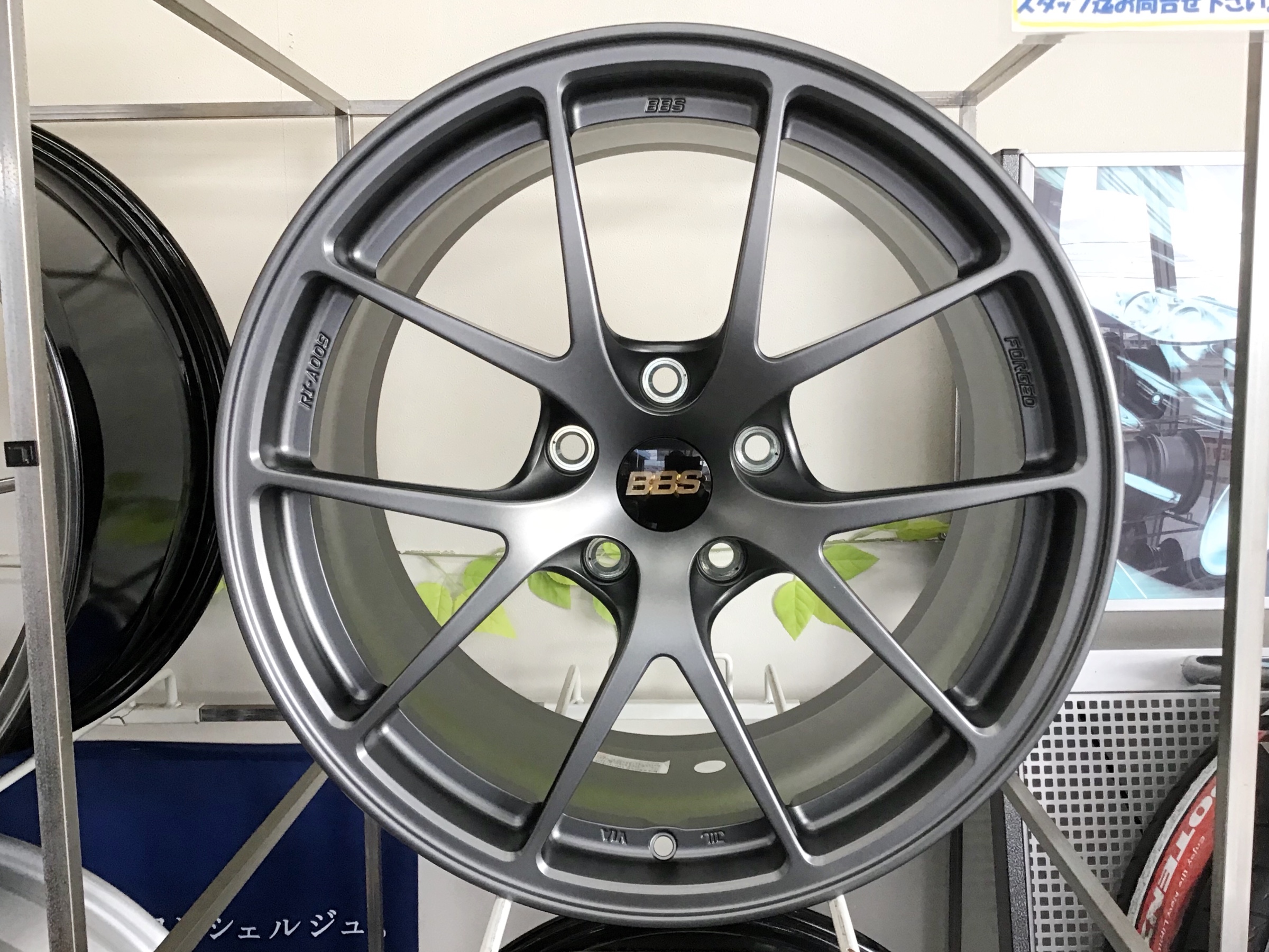 これってカタログと同じもの？「BBSホイール展示開始！さらにBBS
