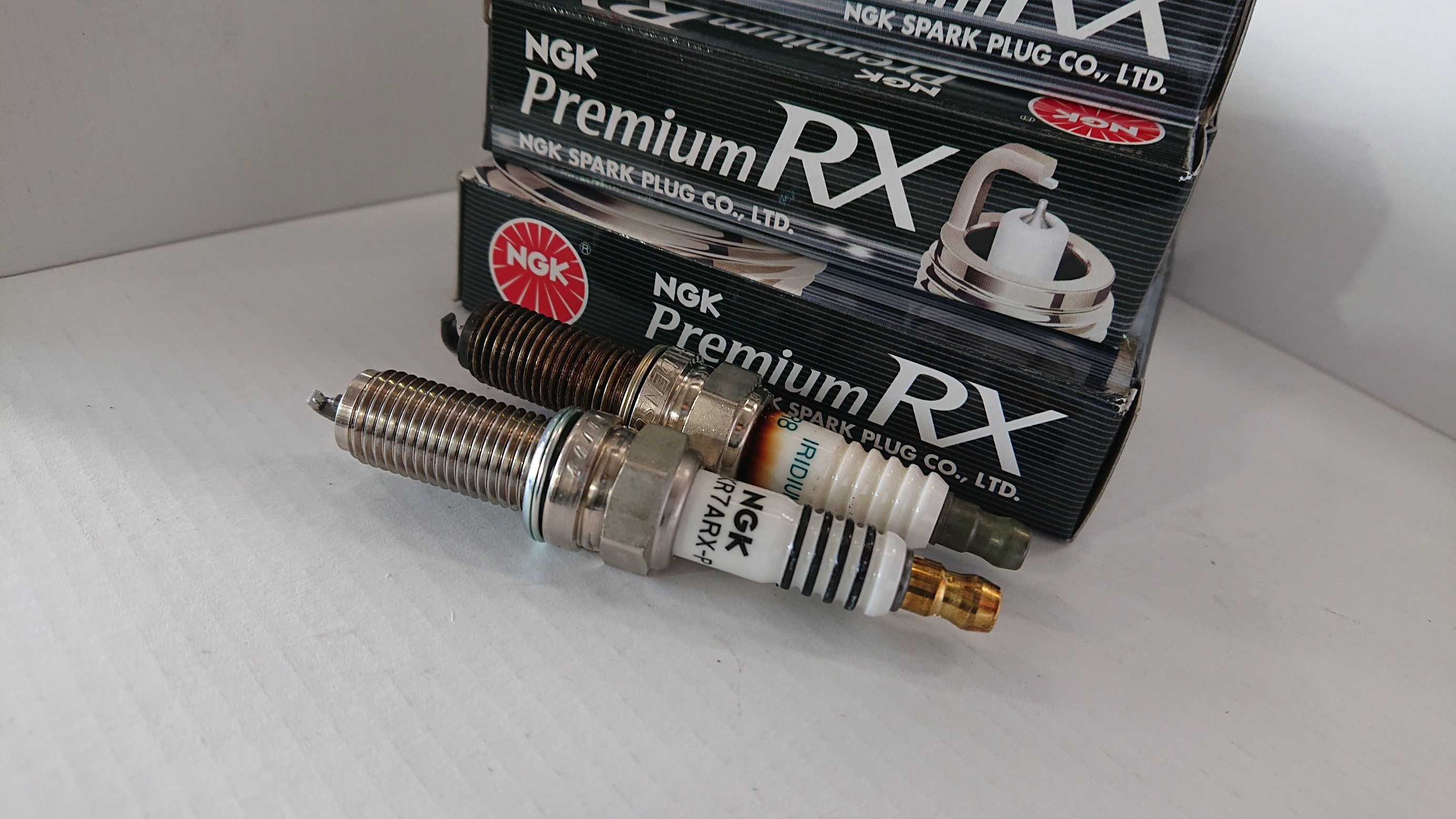 HIGH SPARK IGNITIONCOIL  NGK スパークプラグ Premium RX 取付 ／ スズキ HA36S アルトワークス（AGS）  | スズキ アルトワークス 吸・排気系 吸・排気系 > 吸排気系関連パーツ取付 | Feel Book | スタイルコクピット フィール |  車のカスタマイズにかかわるスタッフより