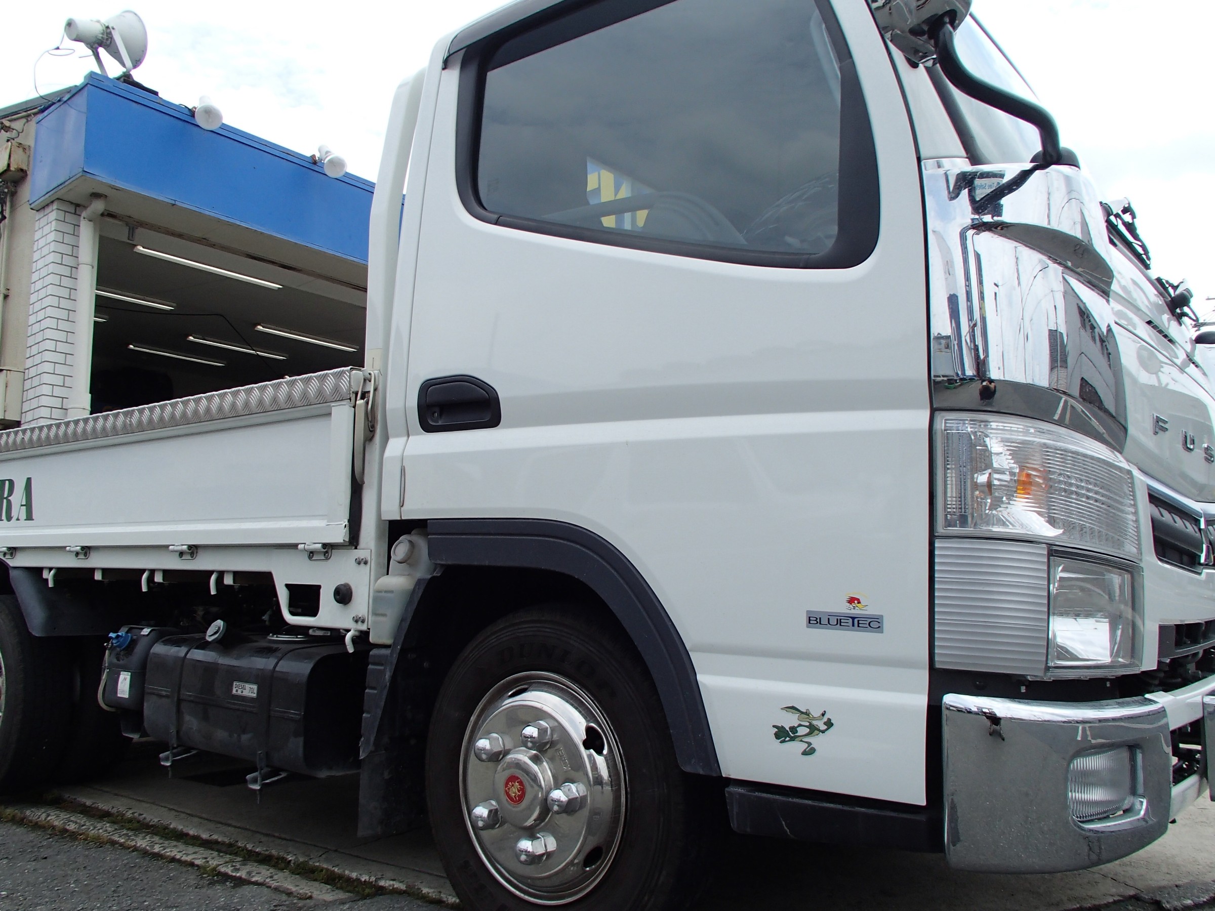 三菱fuso ホーン サイドマーカー取付け 三菱 Hid Led その他電装系 Kameoka Diary コクピット 亀岡 車 のカスタマイズにかかわるスタッフより