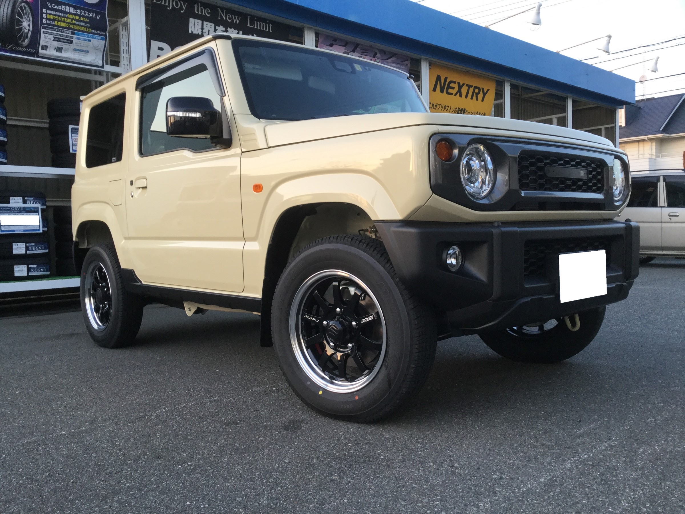 新型ジムニー RAYSホイール交換！！リアからのビューがかわいいです