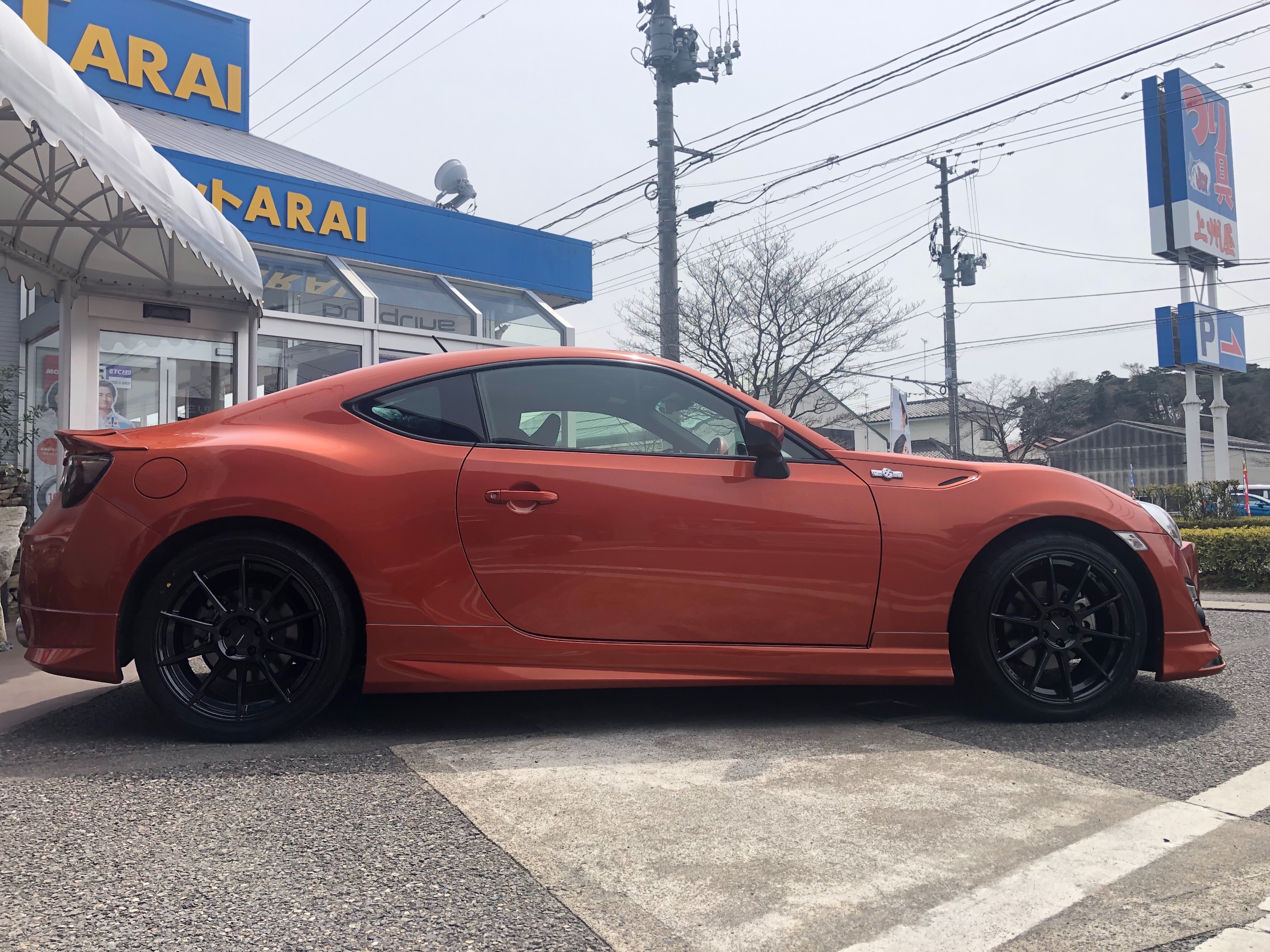 新商品の Potenza Sw010 を86に装着 トヨタ 86 ホイール タイヤ タイヤ ホイール交換 スタッフ 日記 コクピット 荒井 車のカスタマイズにかかわるスタッフより