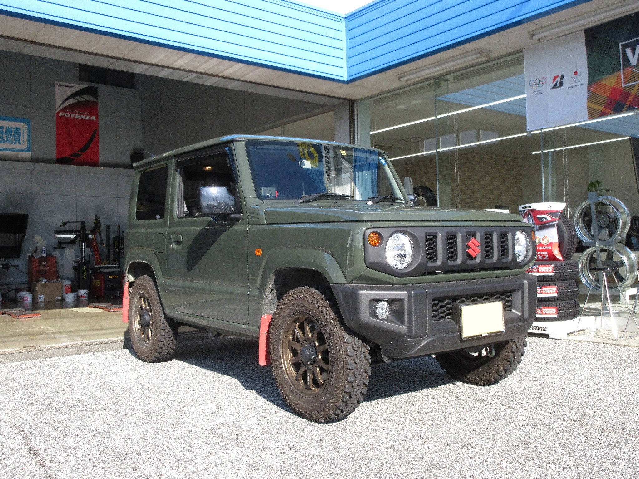新型ジムニーを手軽にパワーアップしたいなら パワーエディター がオススメですよ スズキ ジムニー 店長アサコのブログ コクピット 55 車のカスタマイズにかかわるスタッフより