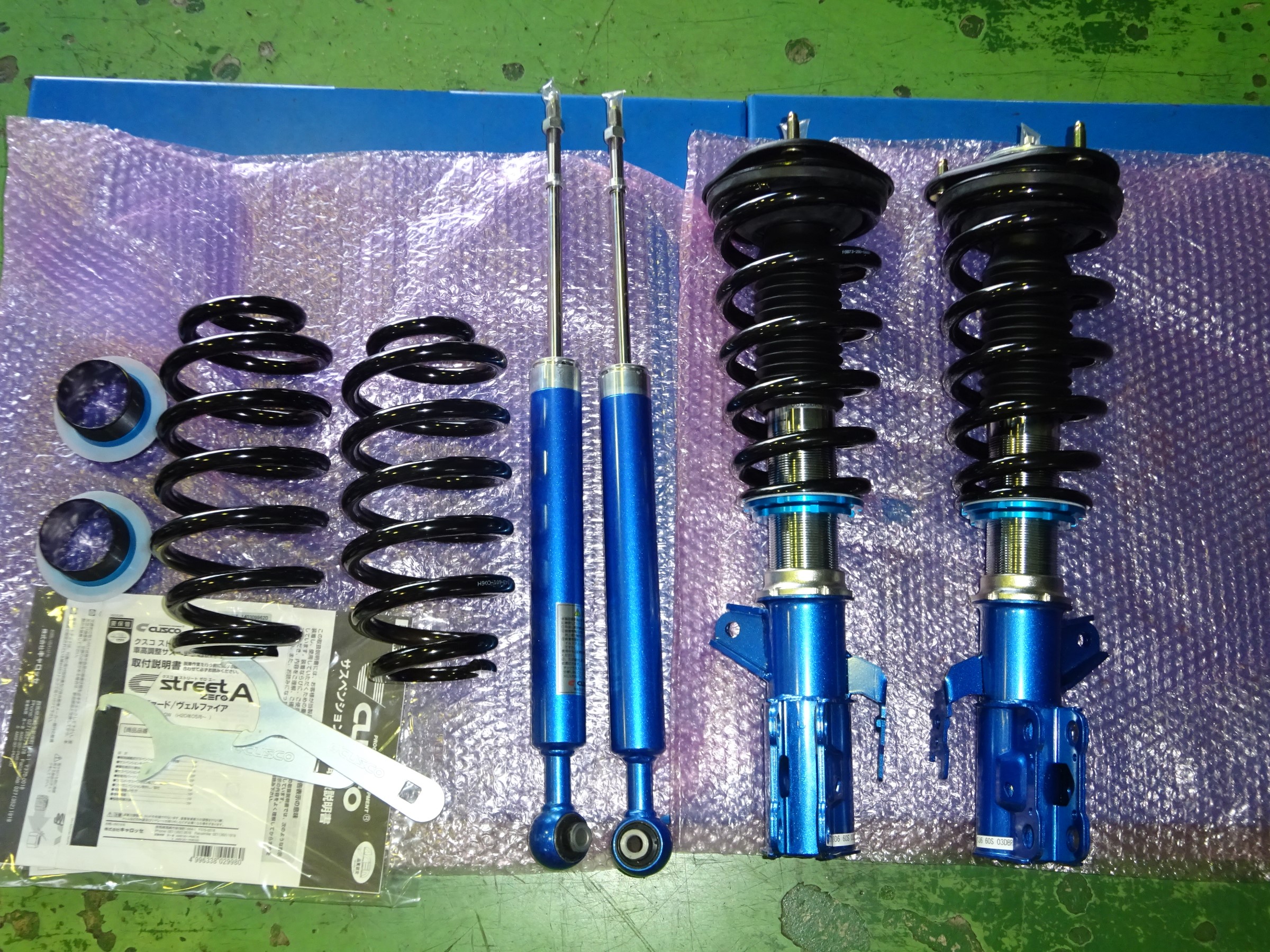 ヴェルファイアに大人の車高調 トヨタ ヴェルファイア 足まわり サスペンション ブレーキ 足まわり サスペンション ブレーキ サスペンションパーツ関連取付 Staff日記 コクピット さつま貝塚 車のカスタマイズにかかわるスタッフより