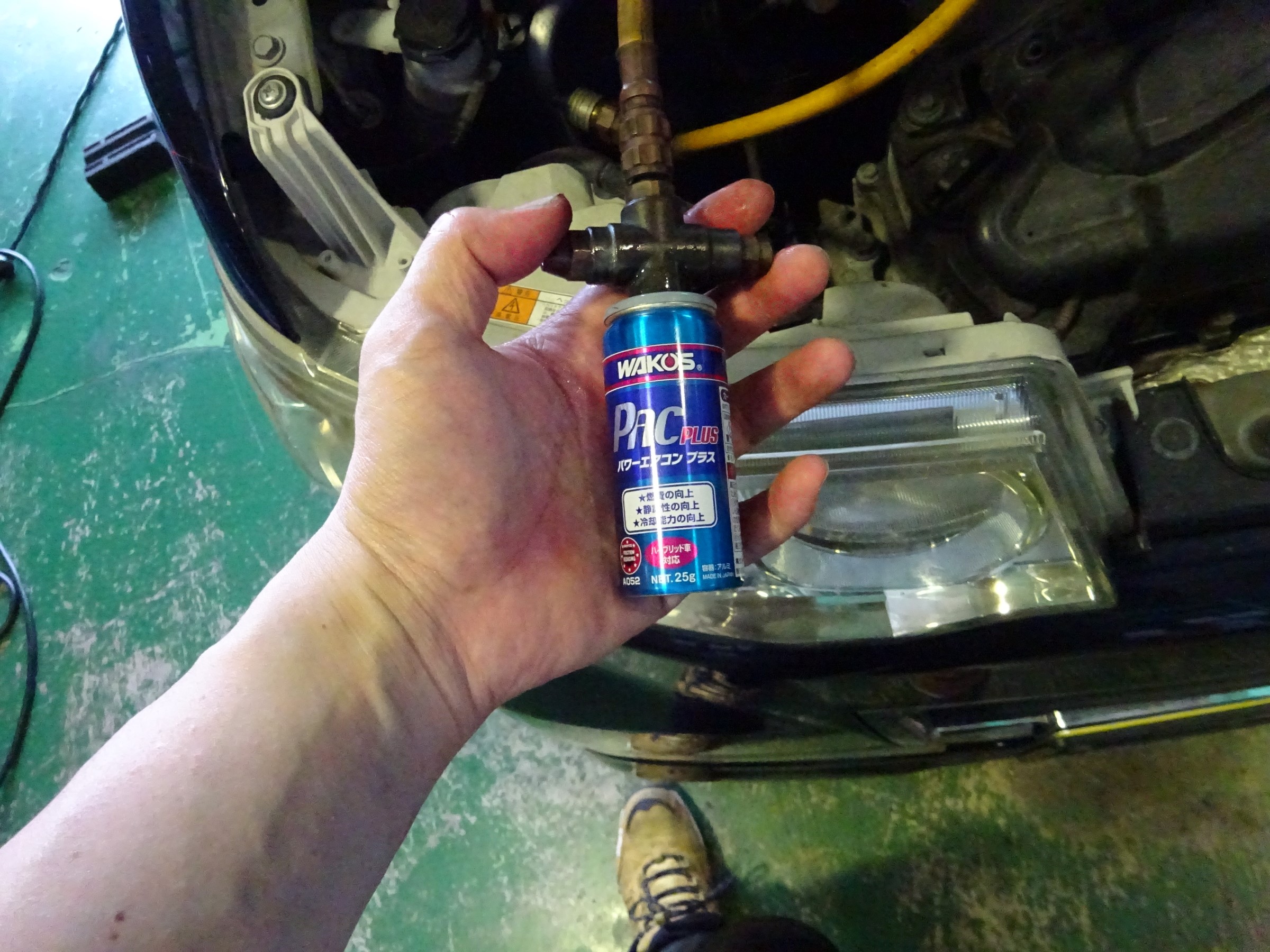 今日もエアコン添加剤が大人気 Staff日記 コクピット さつま貝塚 車のカスタマイズにかかわるスタッフより