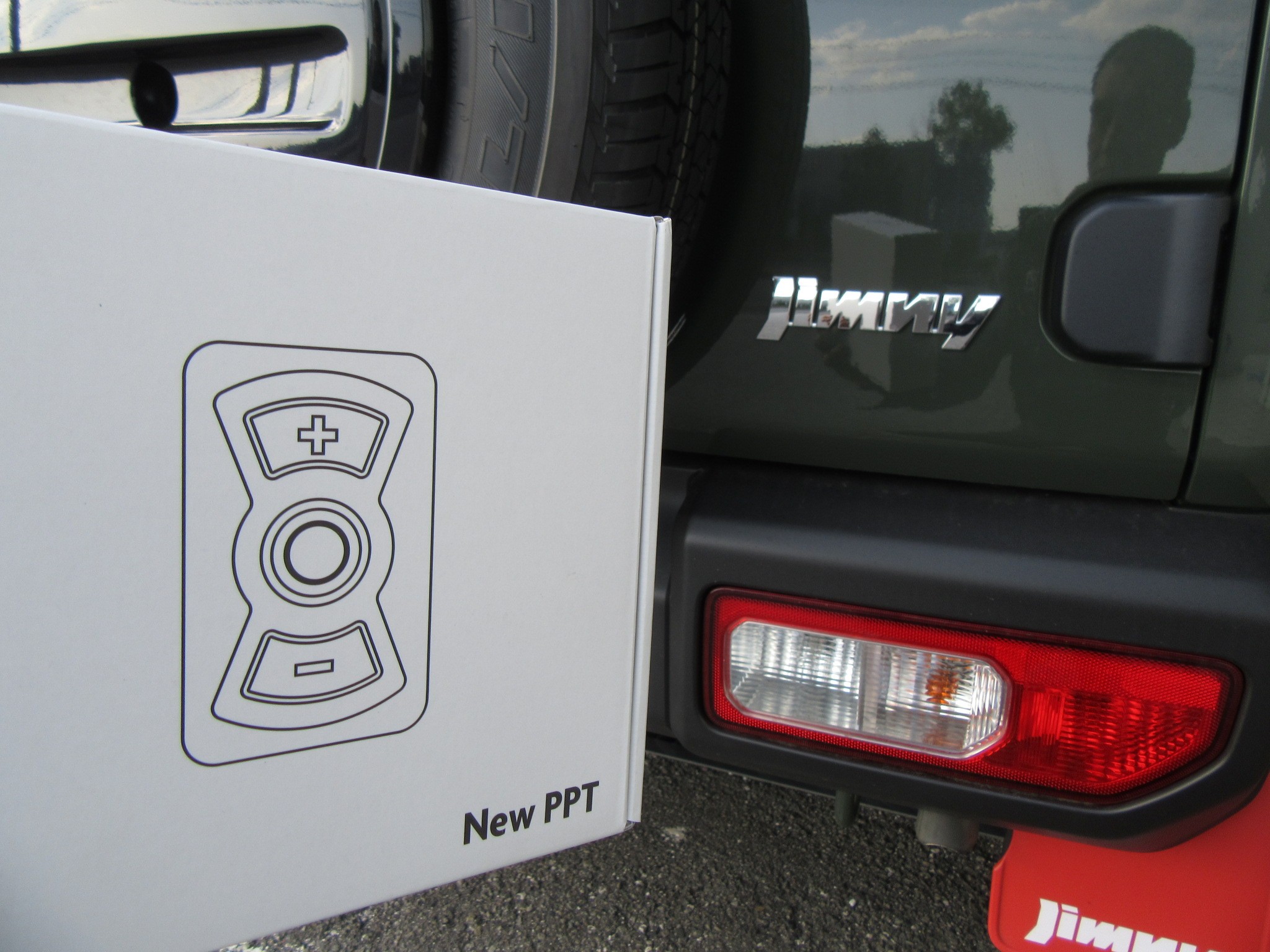 誰もが憧れた往年のモモステは現行車に付けても良い雰囲気でしたよ