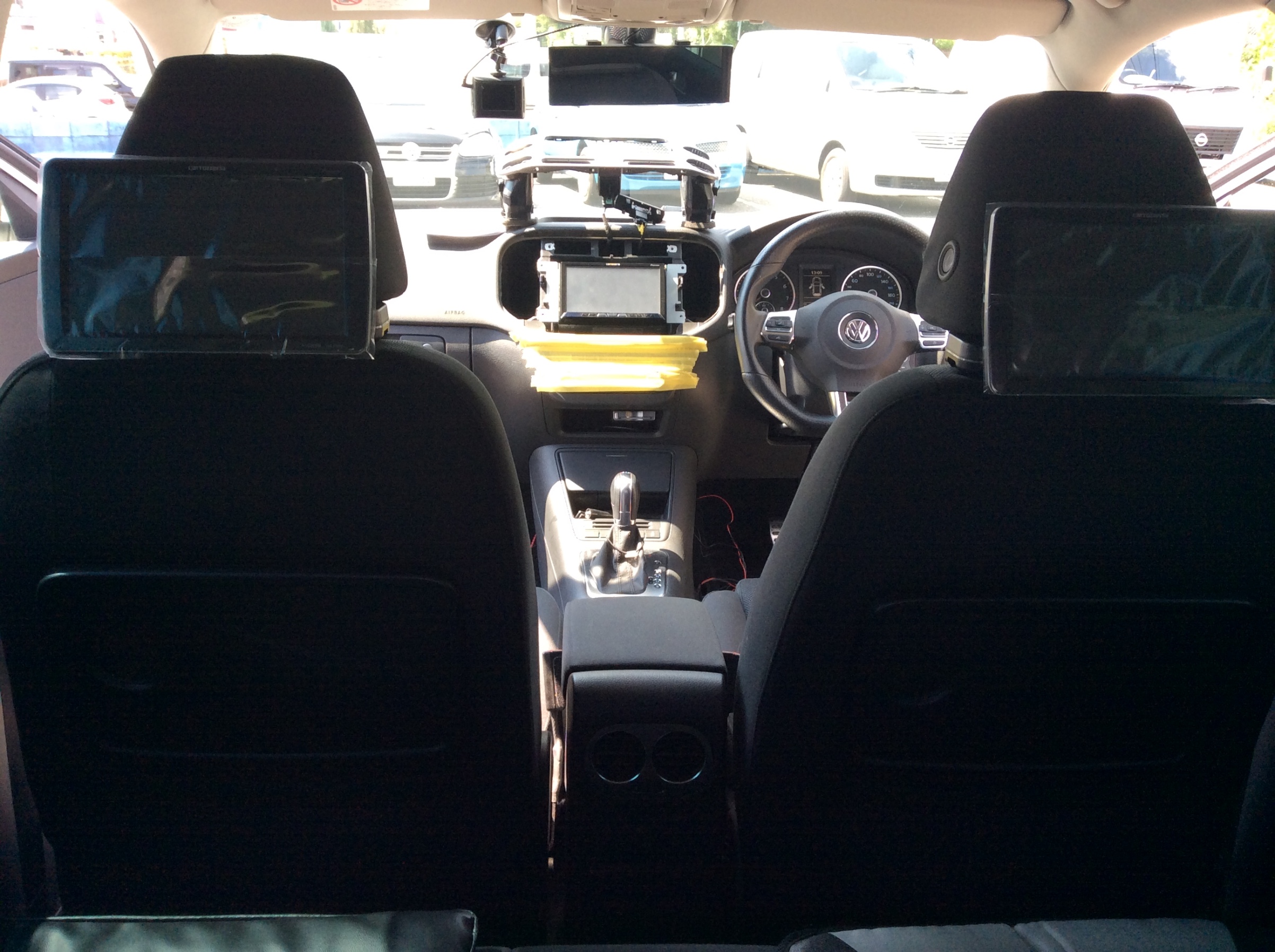 VW 「 ティグアン 」に カロッツェリア 後席用モニター 「 TVM-PW930T