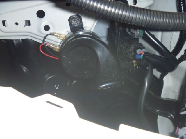 未だに根強い人気のホーン交換 スバル レヴォーグ Hid Led その他電装系 Hid Led その他電装系 電装系関連パーツ取付 アフターパーツ取り付け事例 コクピット 麻生 お店の得意技紹介