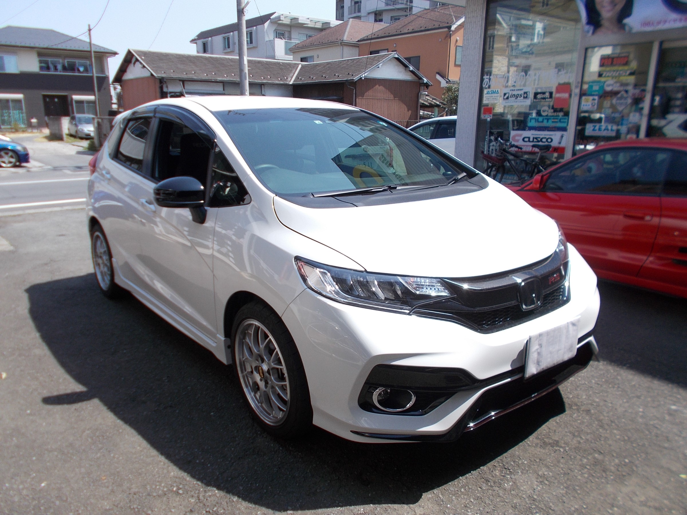 フィットRS エナペタル製の当店オリジナル車高調装着＆アライメント