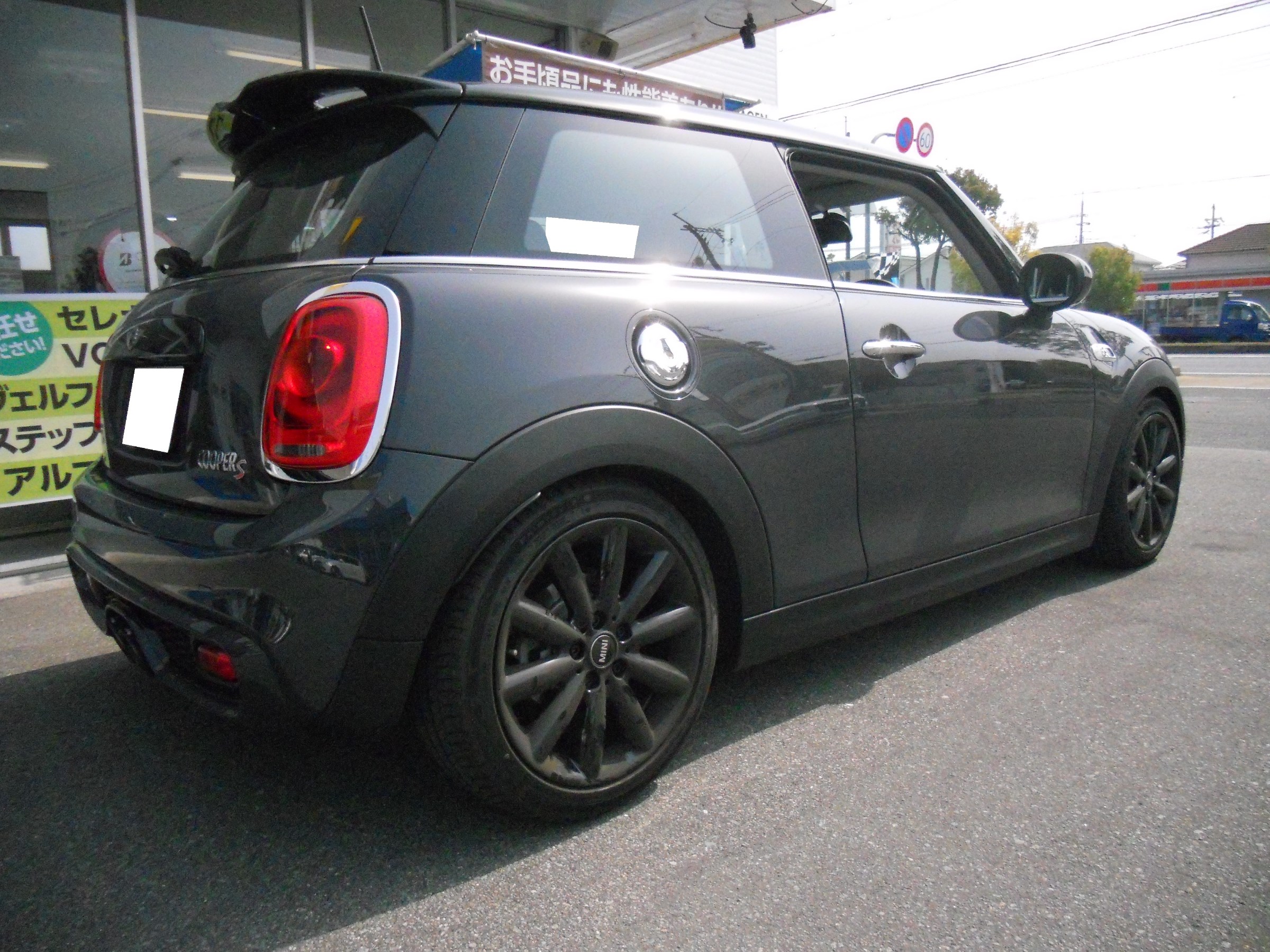 ミニ クーパーs Kw Ver 2 車高調 取付作業 スタッフ日記 スタイルコクピット ズーム 車のカスタマイズにかかわるスタッフより