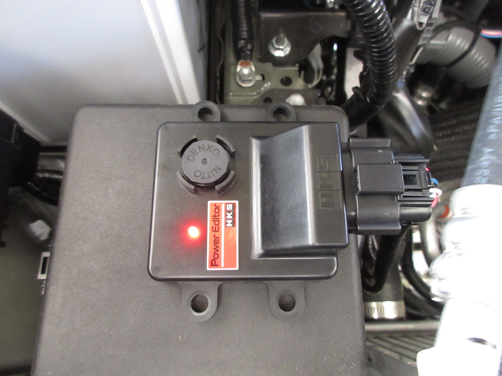 新型ジムニーを手軽にパワーアップしたいなら パワーエディター がオススメですよ スズキ ジムニー 店長アサコのブログ コクピット 55 車のカスタマイズにかかわるスタッフより
