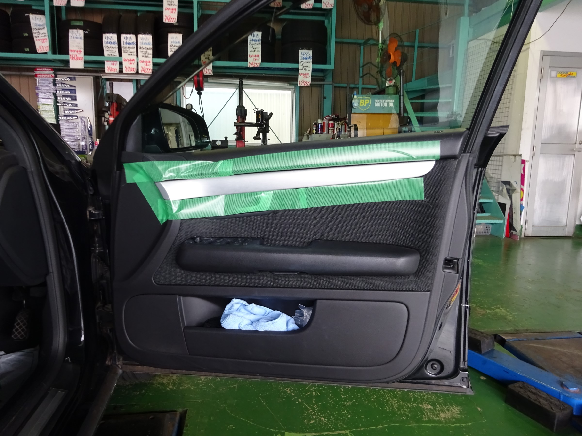輸入車の定番作業 アウディ Staff日記 コクピット さつま貝塚 車のカスタマイズにかかわるスタッフより