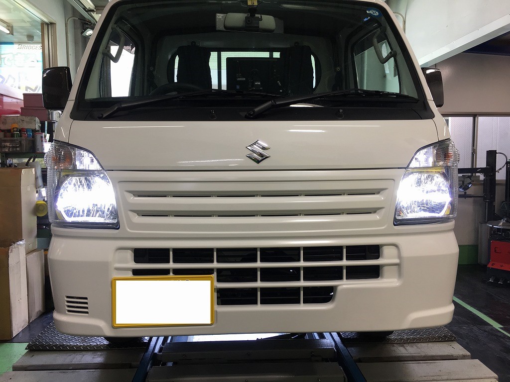 働く車もカスタマイズ Da16t キャリイ Ledライト装着 スズキ キャリイ Hid Led その他電装系 Hid Led その他電装系 電装系関連パーツ取付 スタッフ日記 コクピット コジマ 車のカスタマイズにかかわるスタッフより