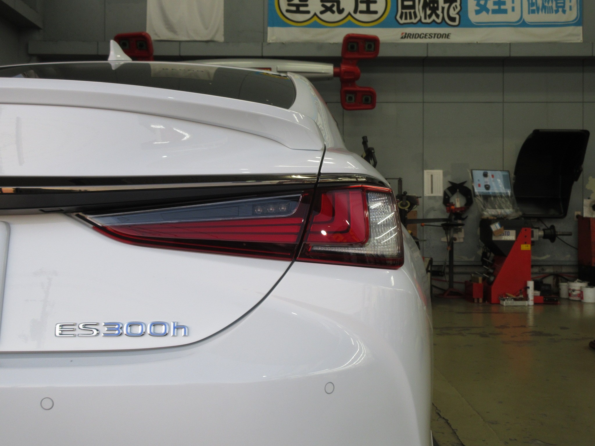 カッコイイじゃなく美しい レクサス Es300hにbbs Rzｰd Potenza S007aを取り付け レクサス Es 店長アサコのブログ コクピット 55 車のカスタマイズにかかわるスタッフより