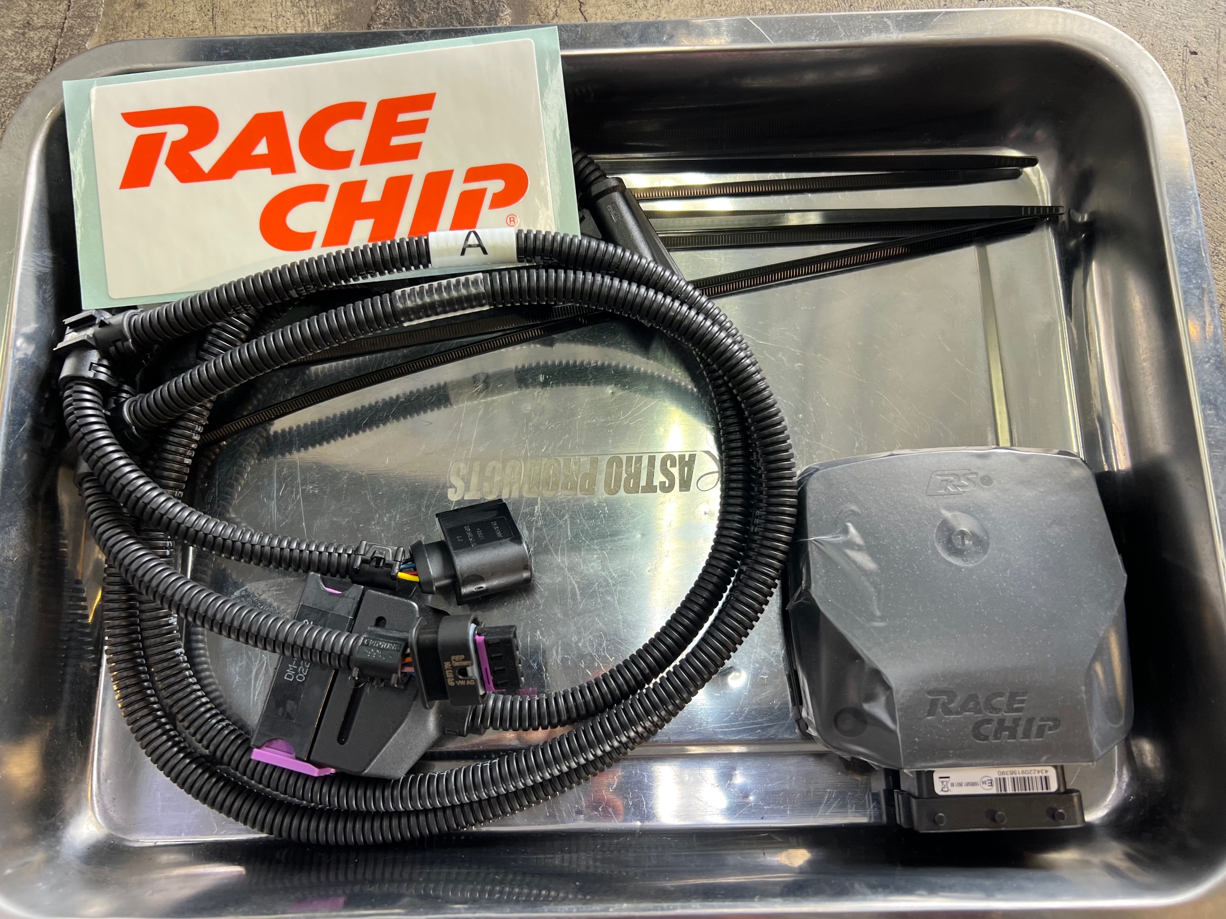 RaceChip RS × AUDI S3 Sportback 8VCJXF に取付け(•̤̀ᵕ•̤́๑