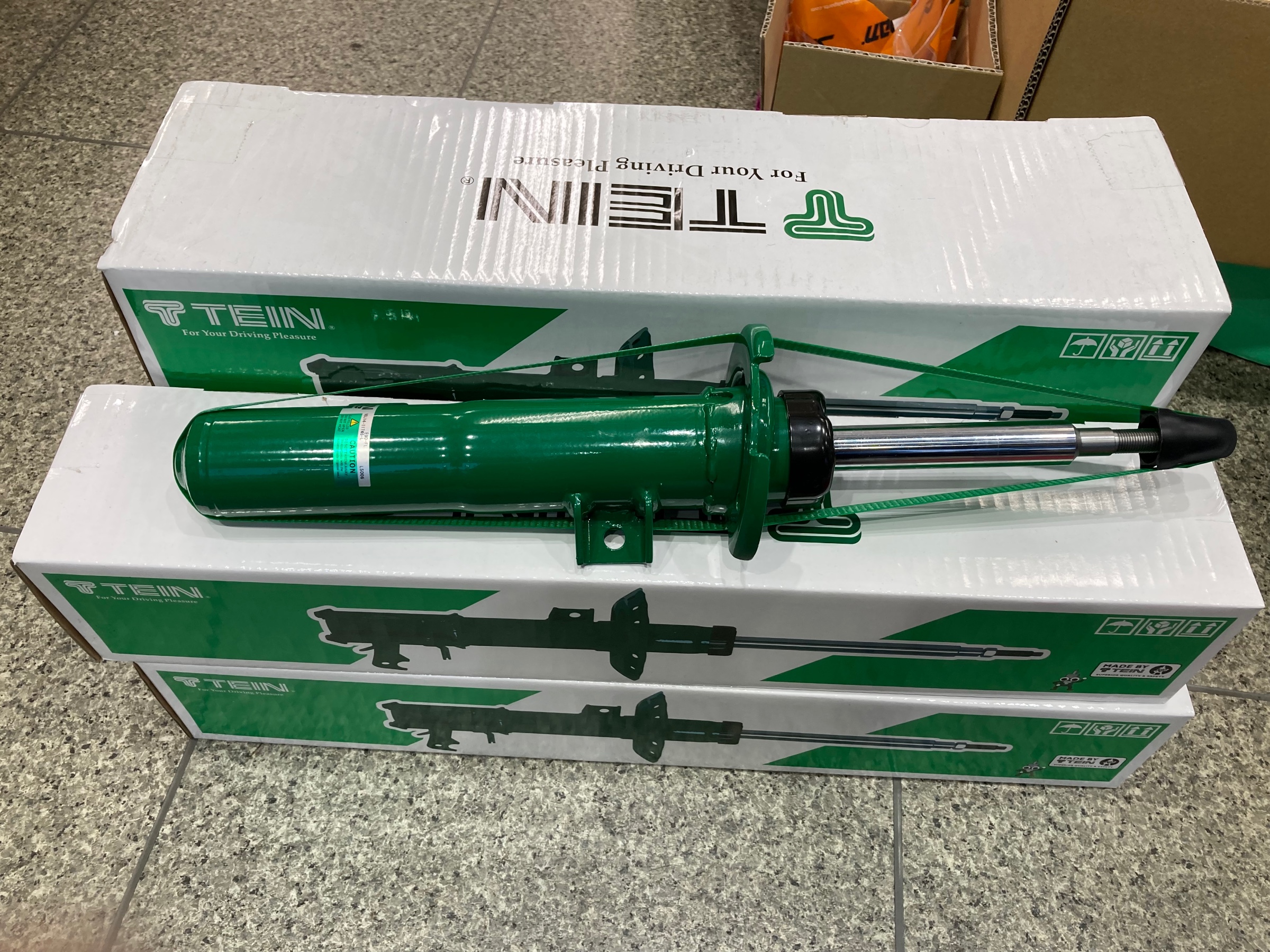 純正形状ショックアブソーバー「TEIN EnduraPro」でリフレッシュ 