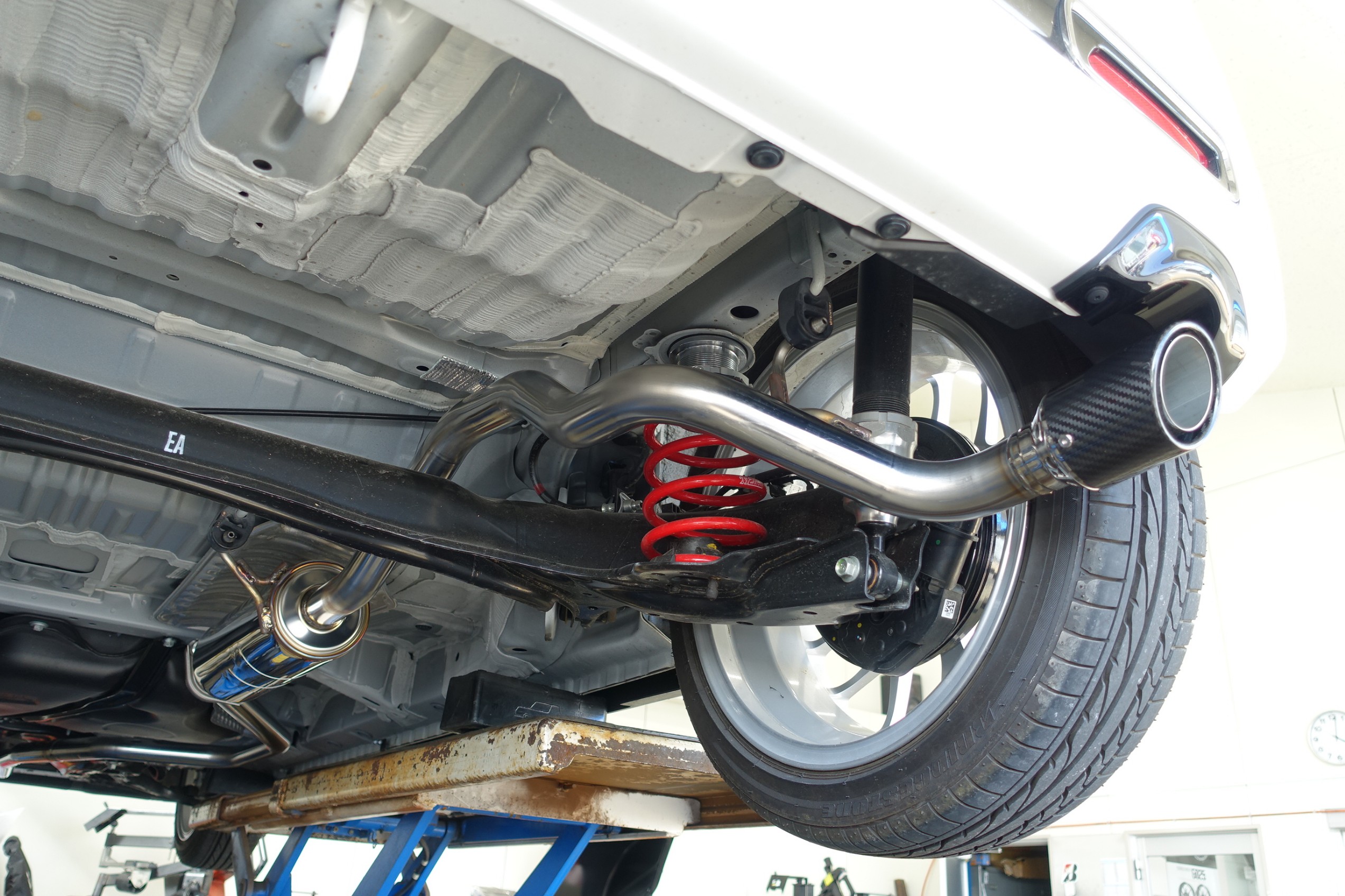 オーナーの“あと少し”を実現するために新たなマフラーを投入しました