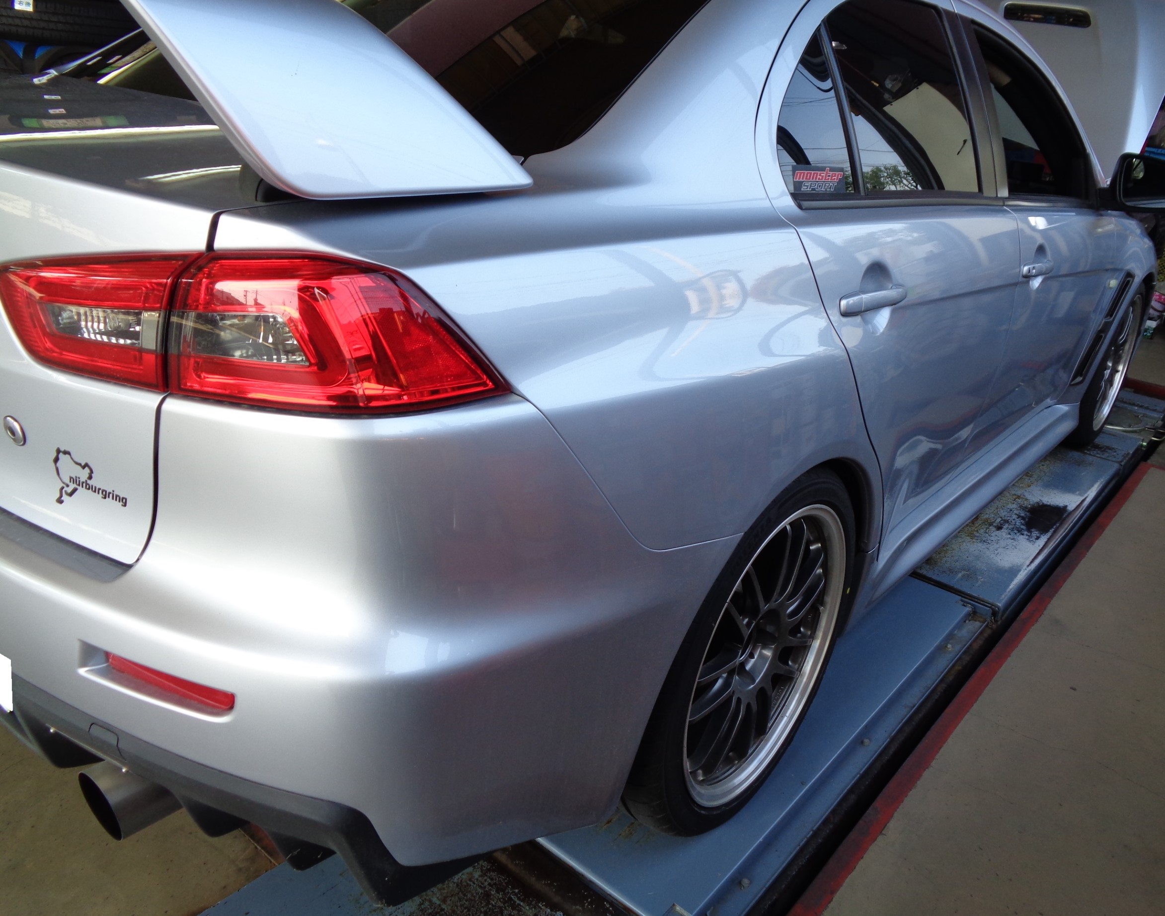 三菱 ランサーエボX エンジンオイル＆オイルフィルター交換＆メンテナンスで入庫！ 三菱 ランサーエボリューションX その他パーツ