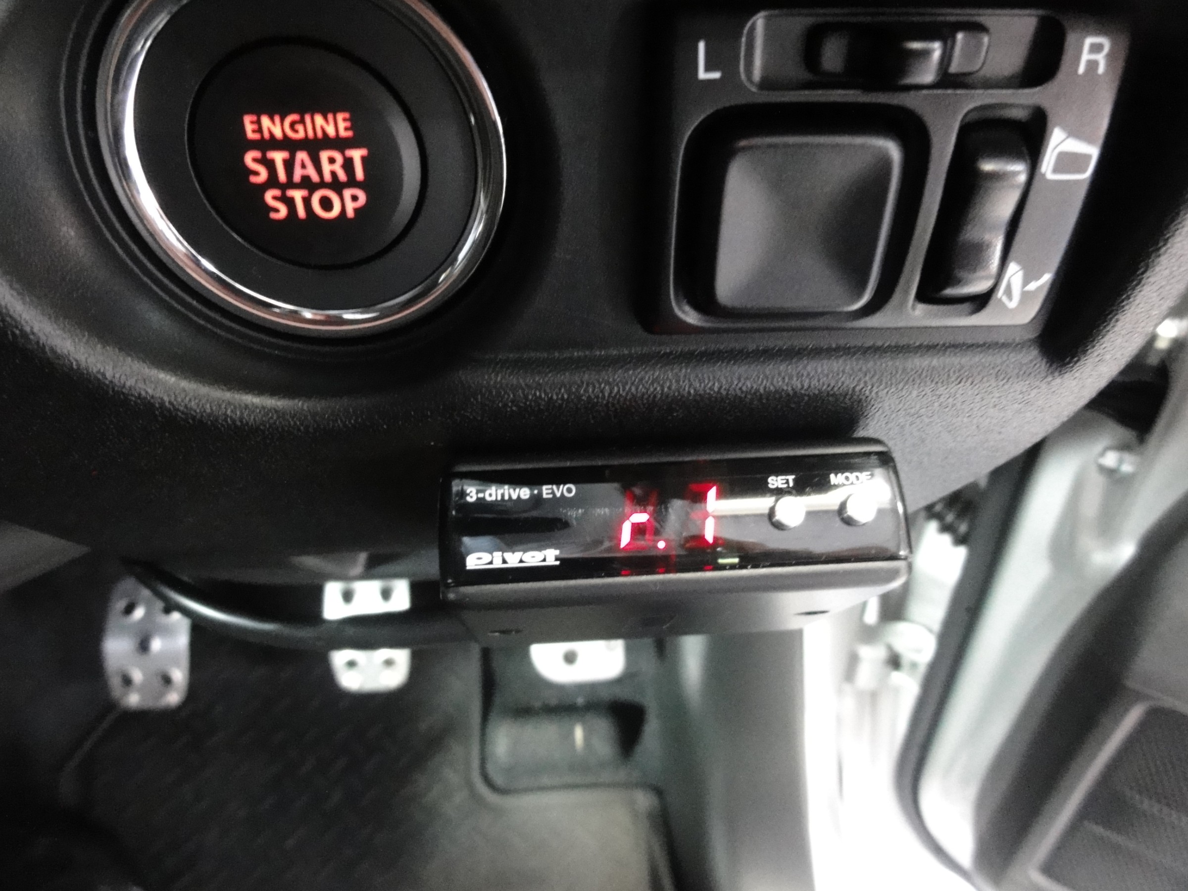 ジムニー シエラ（JB74W）REAL製オールレザーステアリング