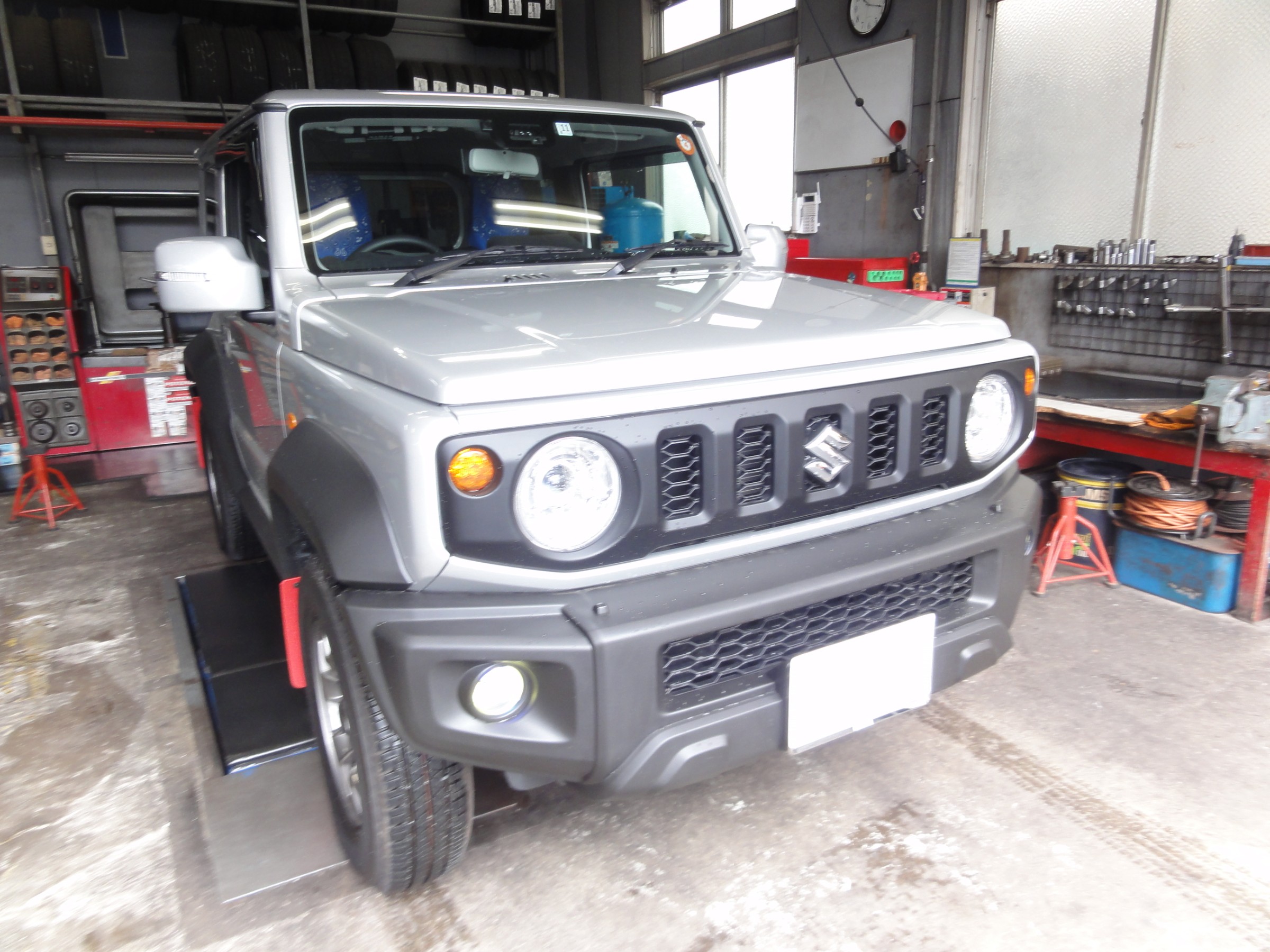 ジムニー シエラ（JB74W）REAL製オールレザーステアリング
