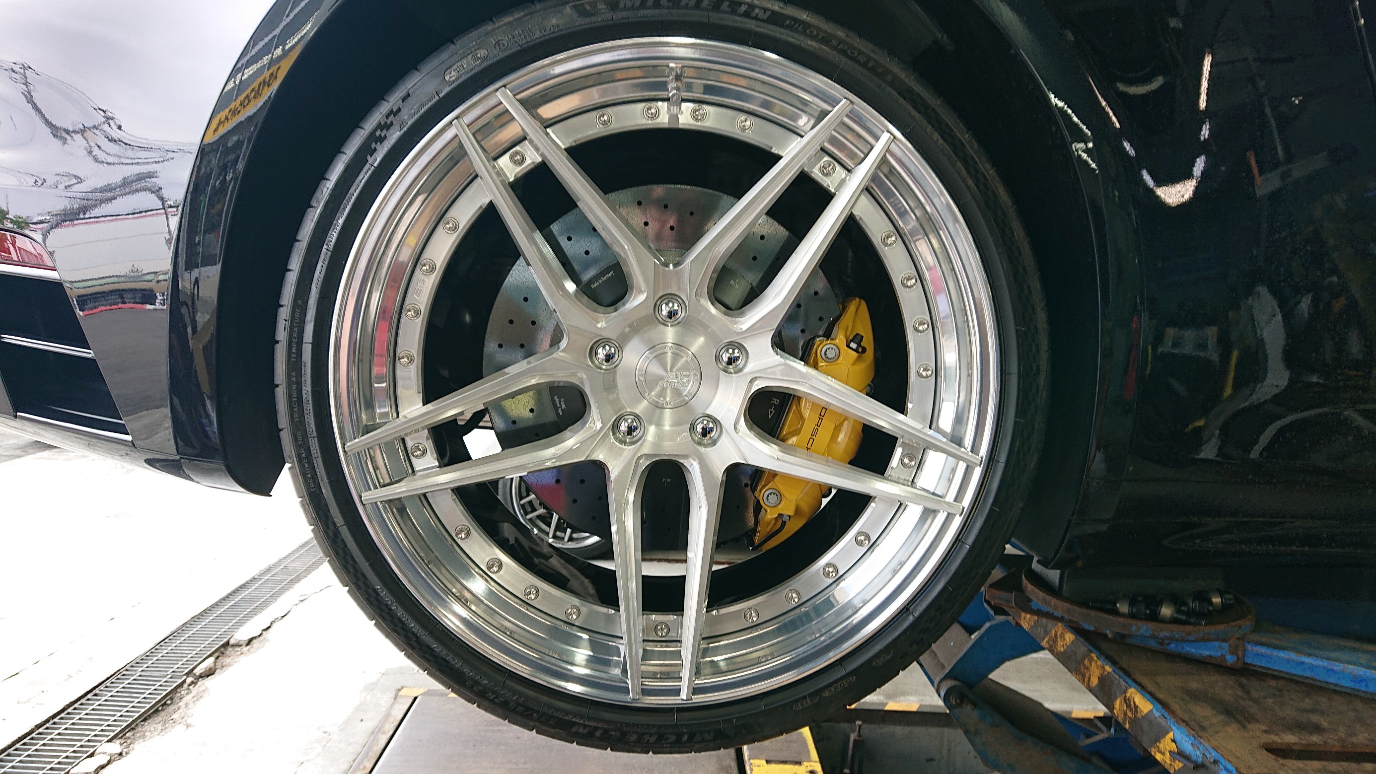 BC FORGED（BCフォージド）HCA161S の装着作業 ／ ポルシェ 911  