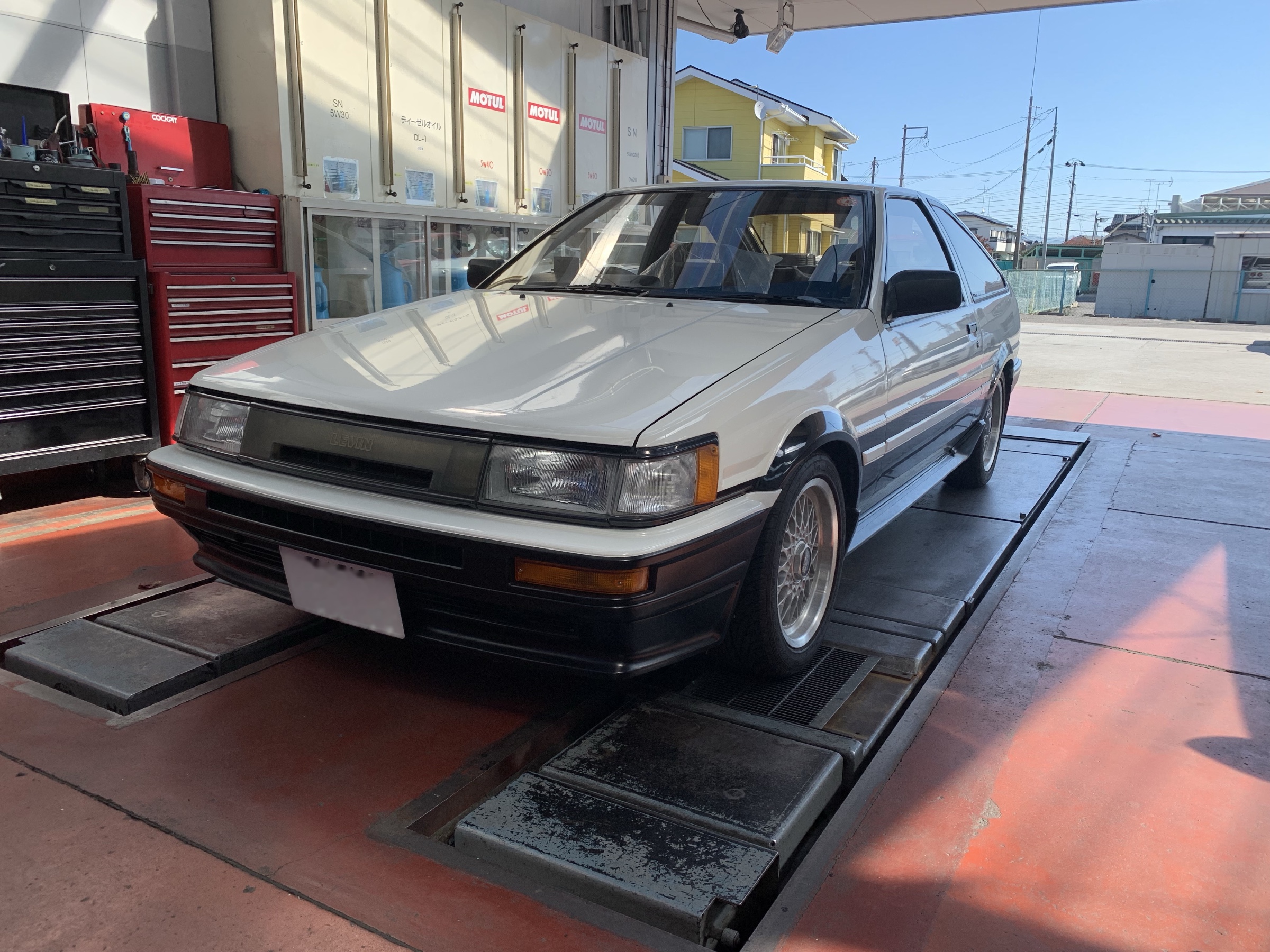 Ae86 車高調取り付け トヨタ スタッフ 日記 コクピット 荒井 車のカスタマイズにかかわるスタッフより