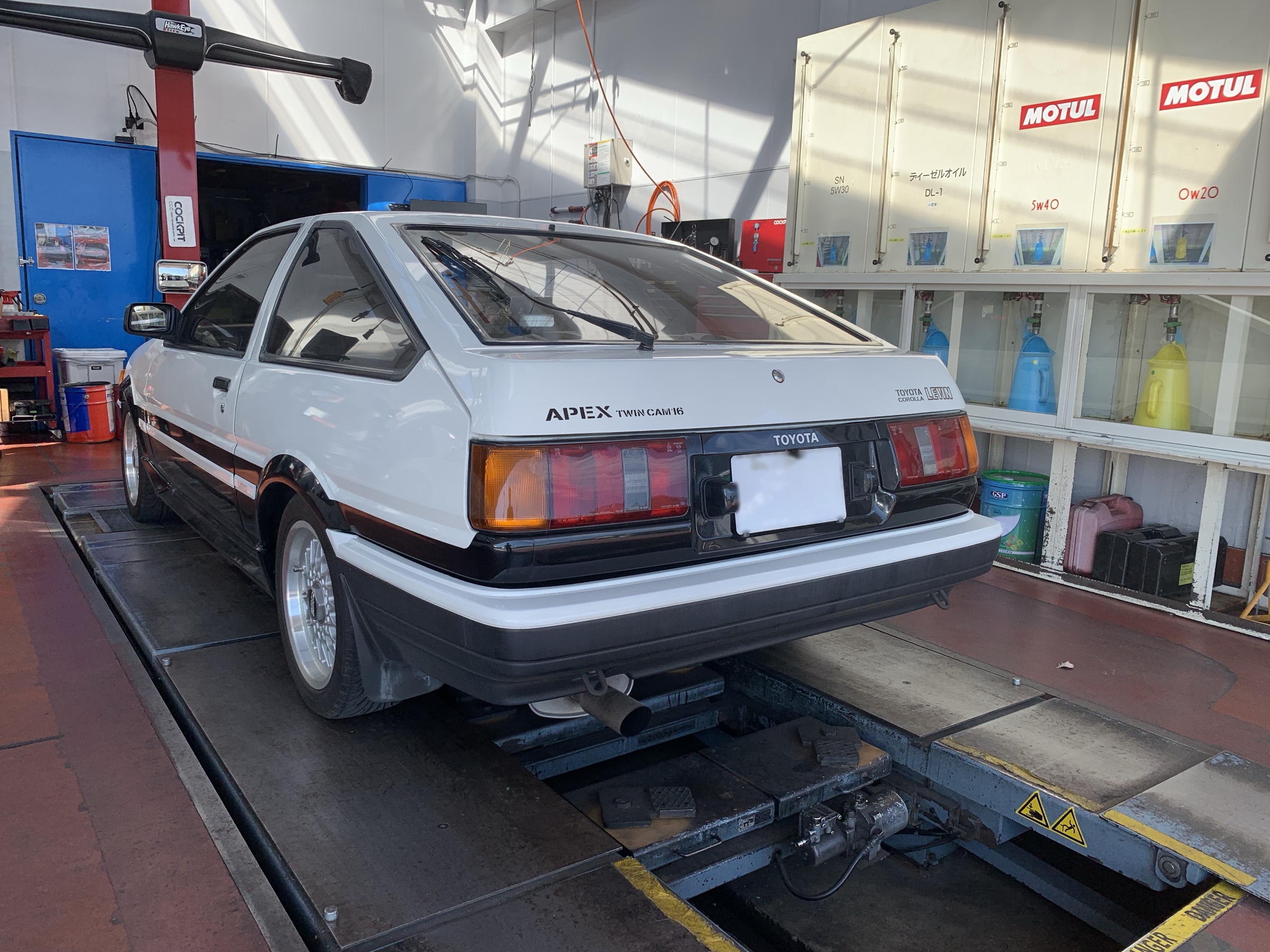 Ae86 車高調取り付け トヨタ スタッフ 日記 コクピット 荒井 車のカスタマイズにかかわるスタッフより