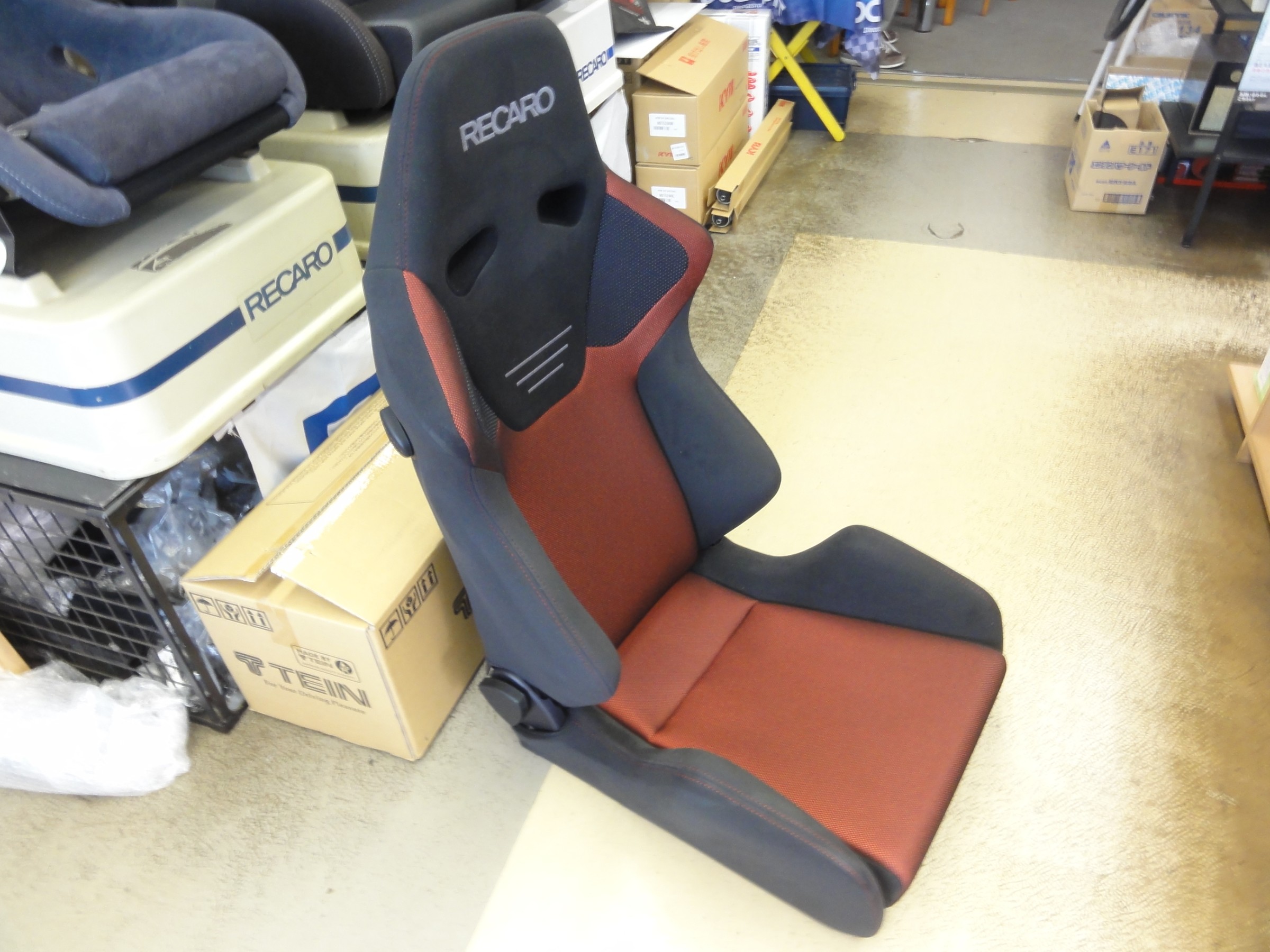 スイフト（ZC72S）レカロ製リクライニングスポーツシート「SR-6」装着