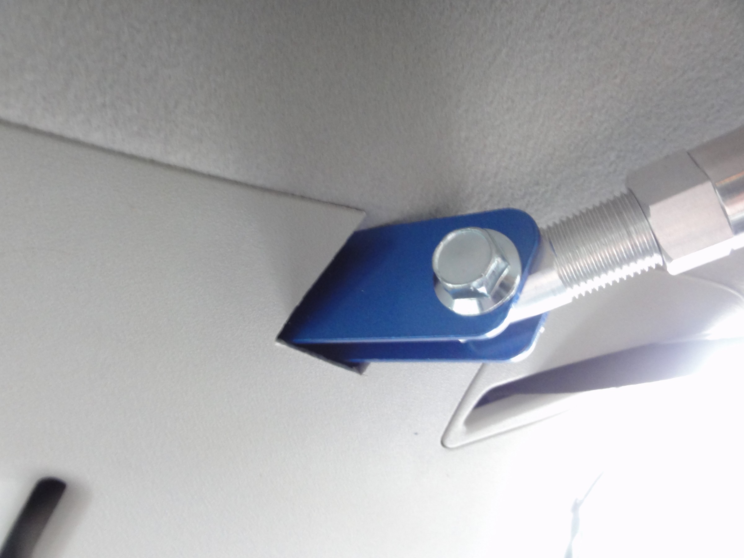 アクア　新品　アブソーバー　4本セット kyb-ns-52901124.jpg