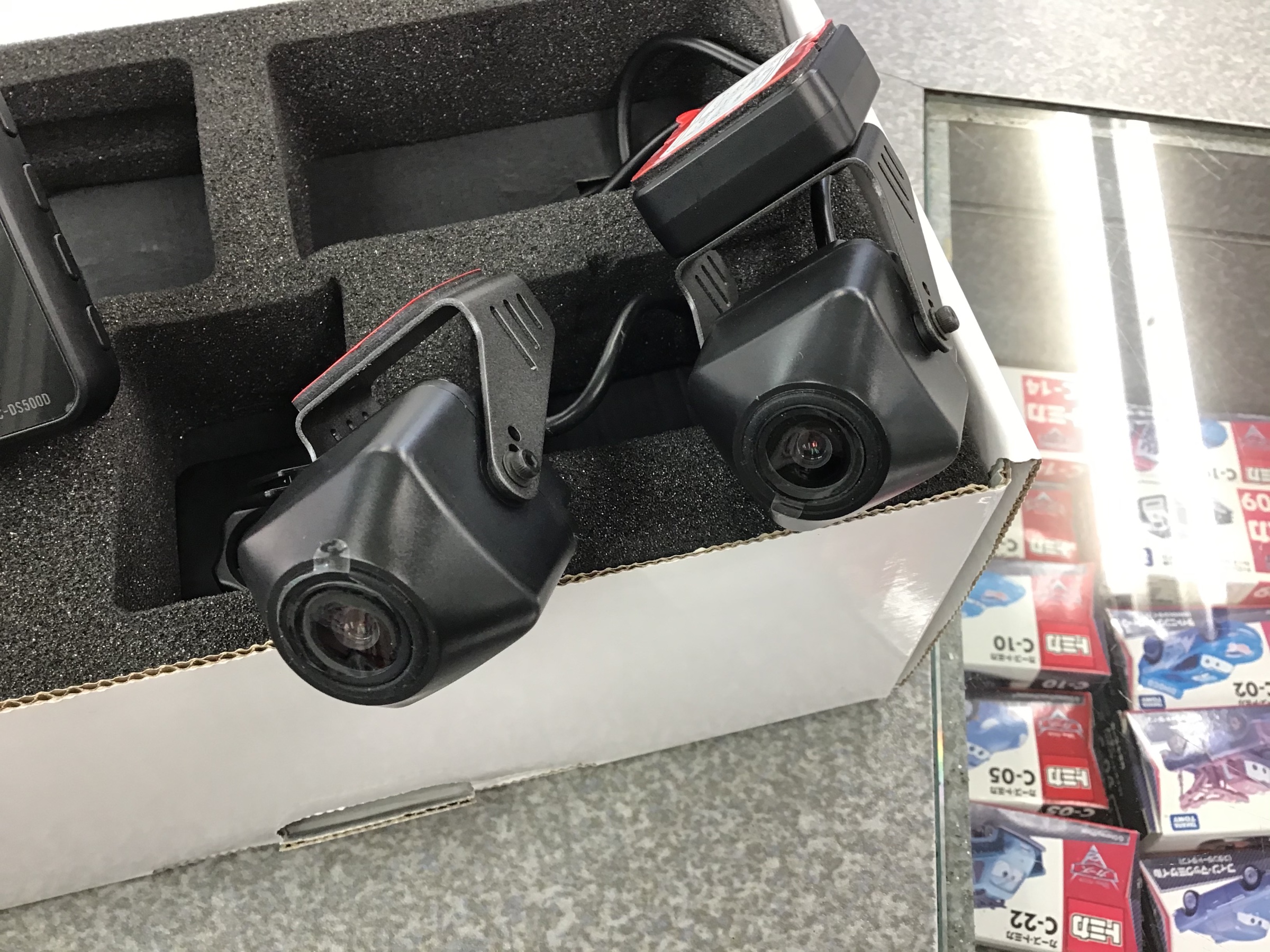 前 後カメラ モニターがセパレートなドライブレコーダー Carrozzeria Vrec Ds500dc Av カーナビ ドライブレコーダー Etc Av カーナビ ドライブレコーダー Etc オーディオ取付 スタッフ日記 コクピット モリオカ 車のカスタマイズにかかわる