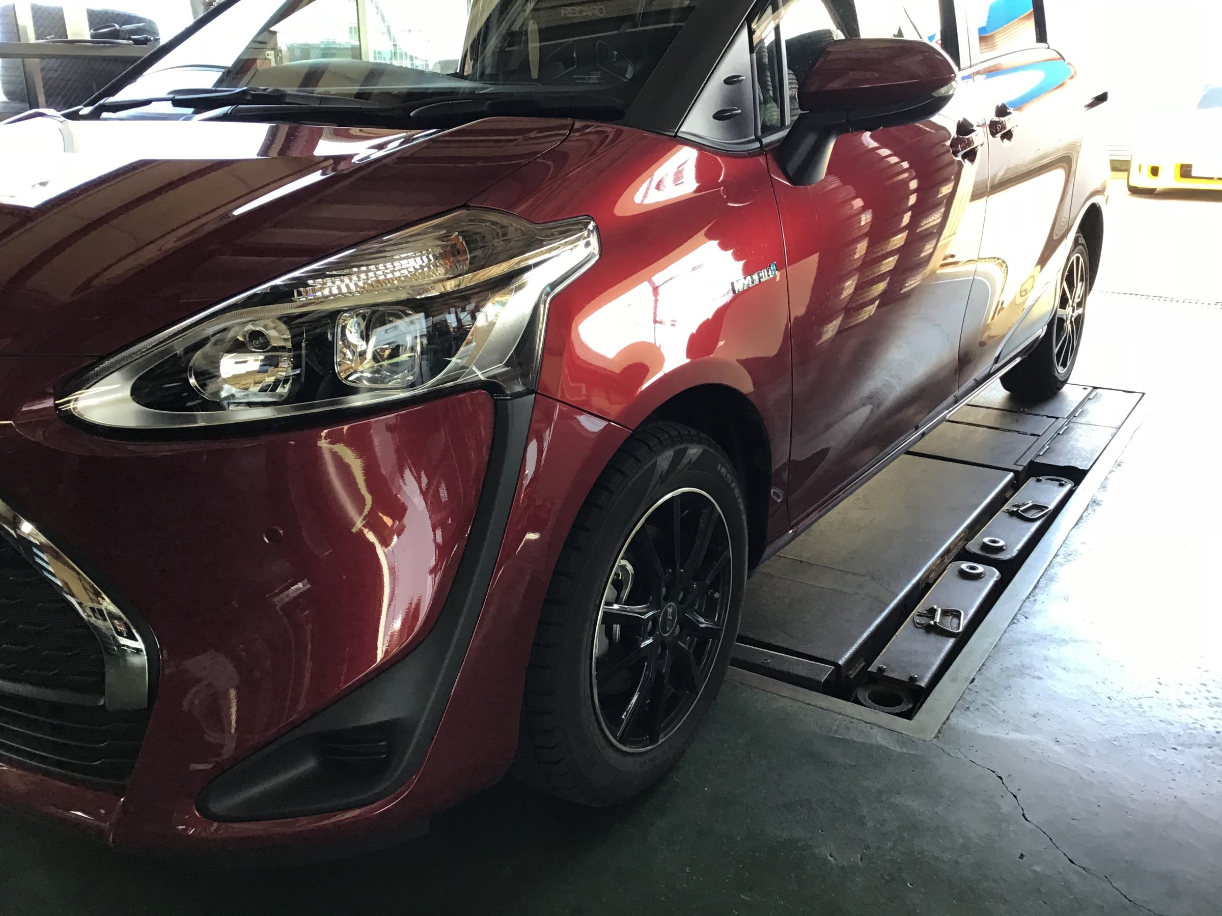 シエンタハイブリッドに車高調取付 スタッフ日記 コクピットロフト 長岡川崎店 車のカスタマイズにかかわるスタッフより