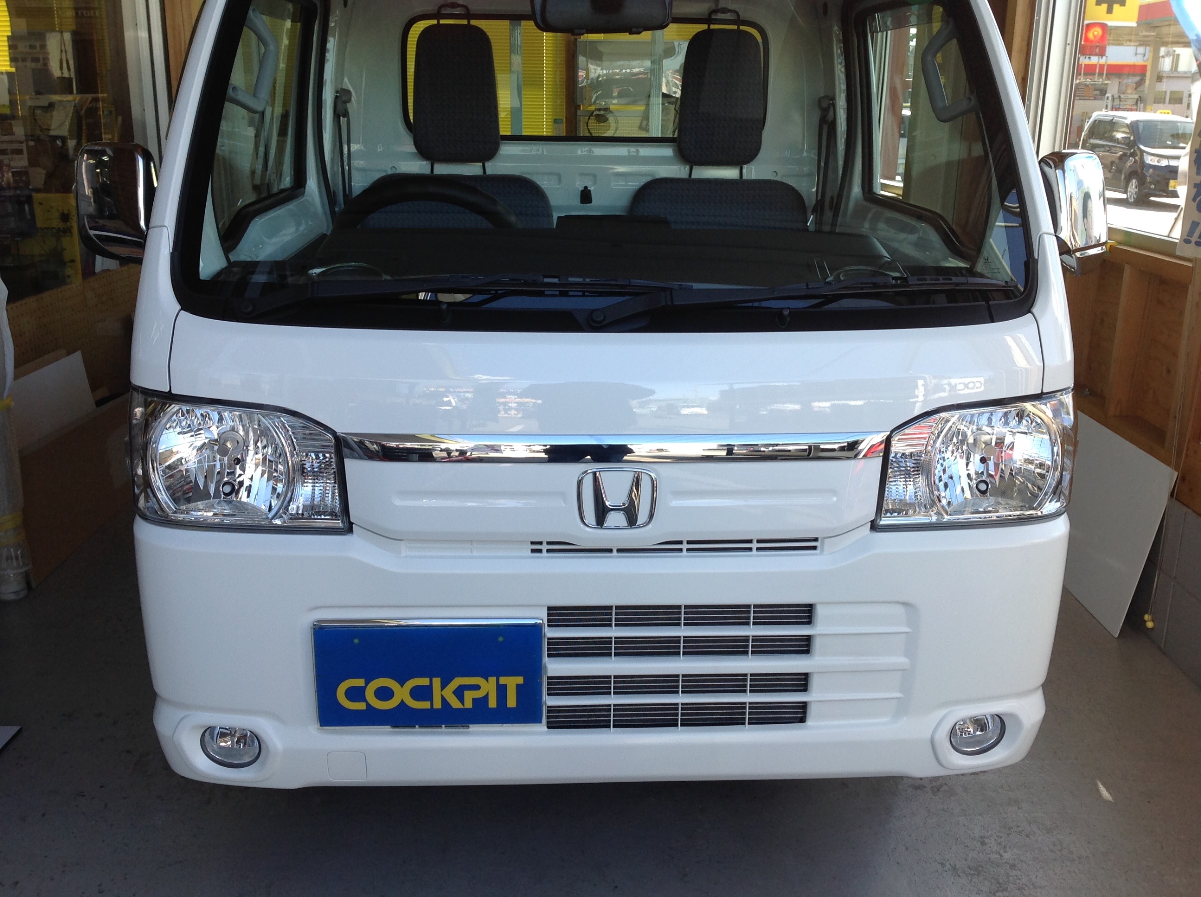 軽トラックカスタムもご相談を その１ ホンダ Hid Led その他電装系 Hid Led その他電装系 Hidシステム取付 スタッフ日記 コクピット きねいわ 車のカスタマイズにかかわるスタッフより