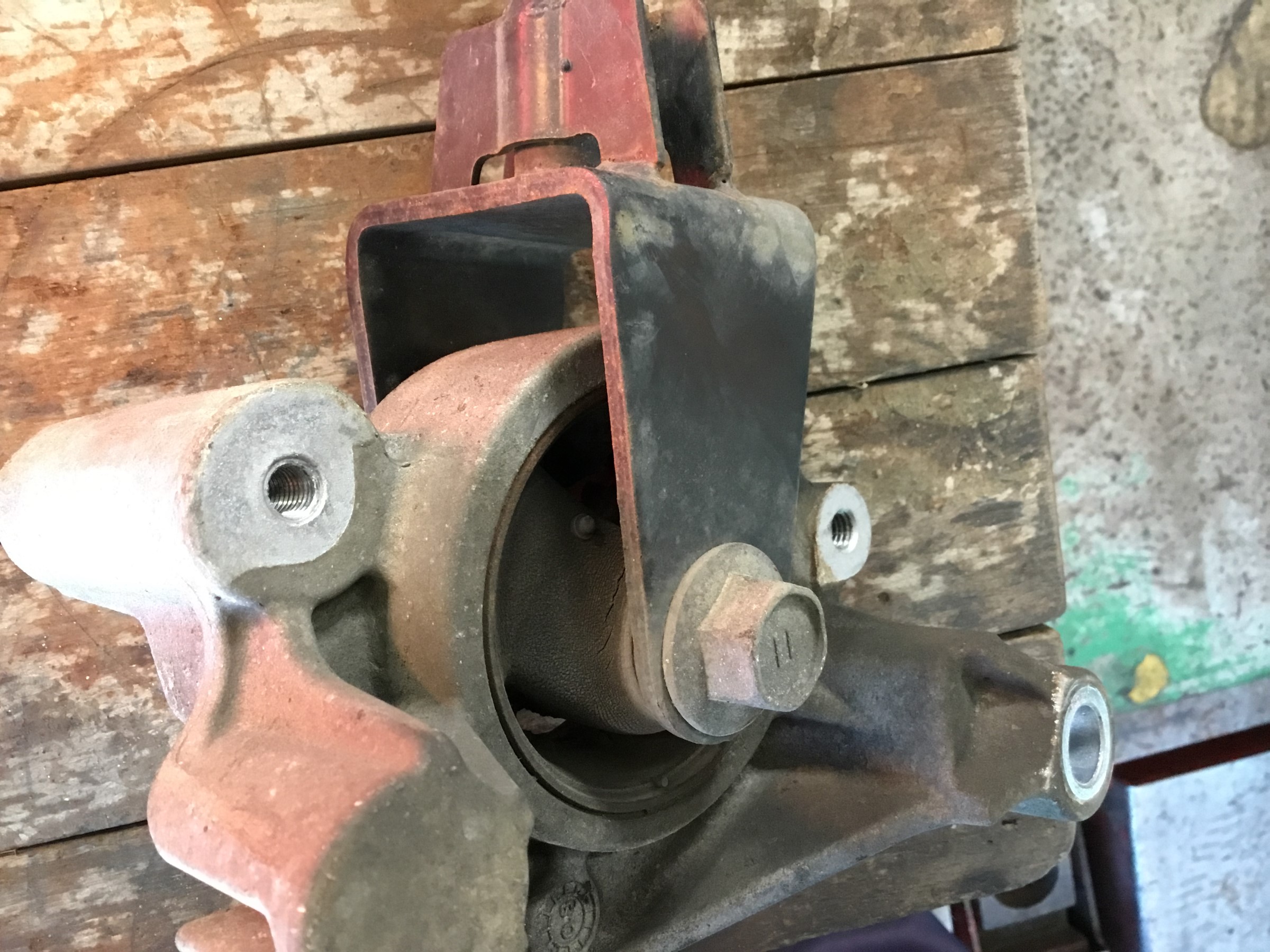 エッセ エンジンマウント交換 ダイハツ エッセ その他パーツ スタッフ日記 コクピット北6 車のカスタマイズにかかわるスタッフより