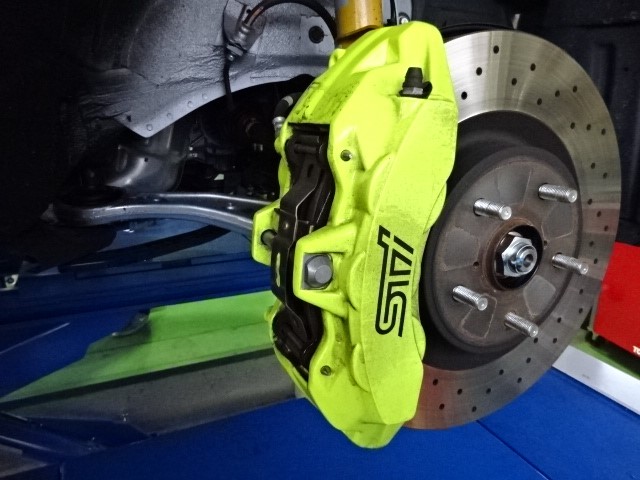 WRX STI ブレーキパッド交換！ | スバル WRX STI 足まわり