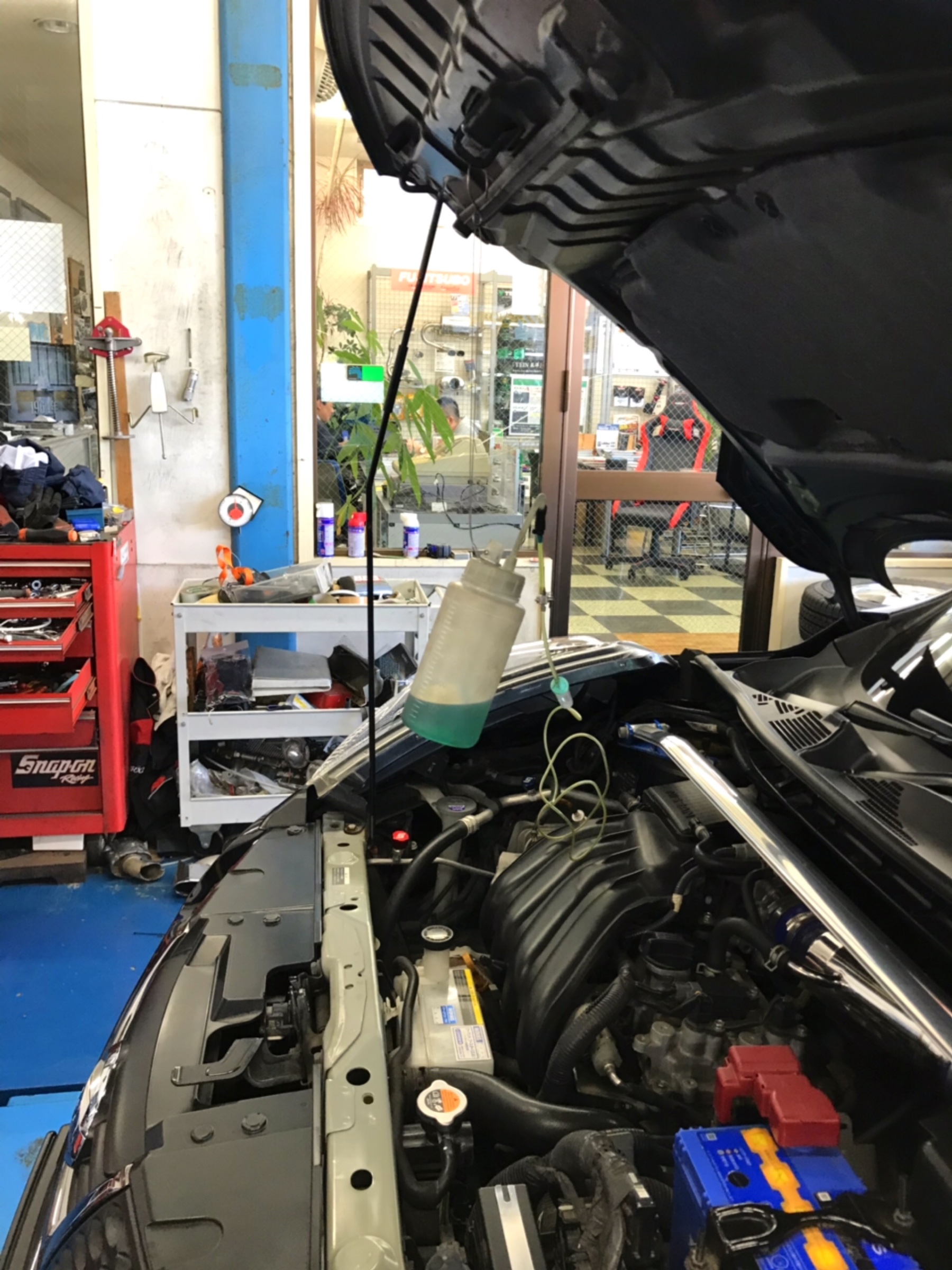 日産 ジューク ワコーズrecs施工 エンジンオイルとオイルフィルター交換 日産 ジューク メンテナンス オイル バッテリー他 メンテナンス オイル バッテリー他 エンジンオイル交換 カスタマイズ日記 コクピット 相模原 車のカスタマイズにかかわる