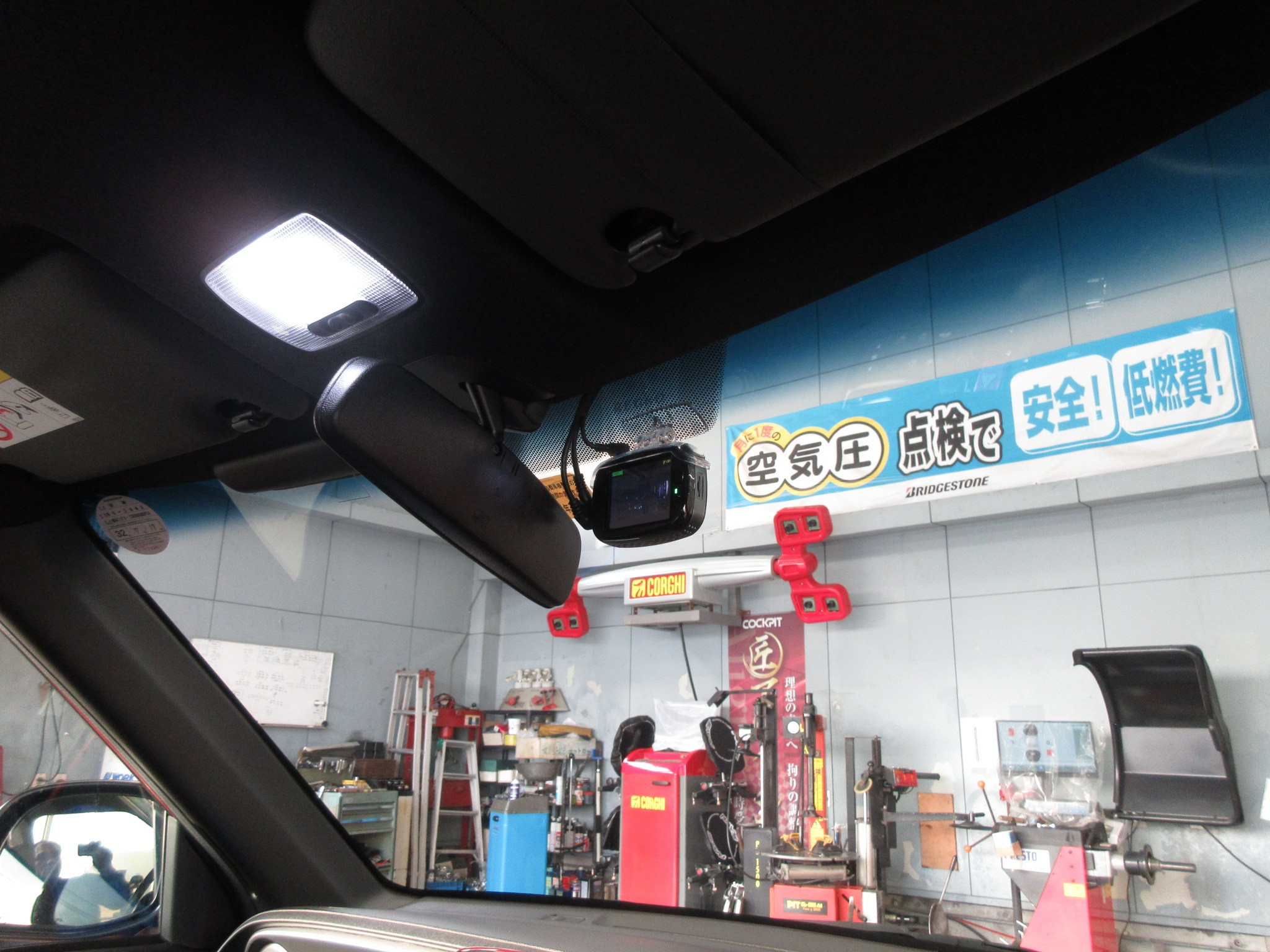 人気の秘密は点滅するブルーled 買ったばかりのn Oneにbrexのドライブレコーダー c510 c5 を取り付け 店長アサコのブログ コクピット 55 車のカスタマイズにかかわるスタッフより