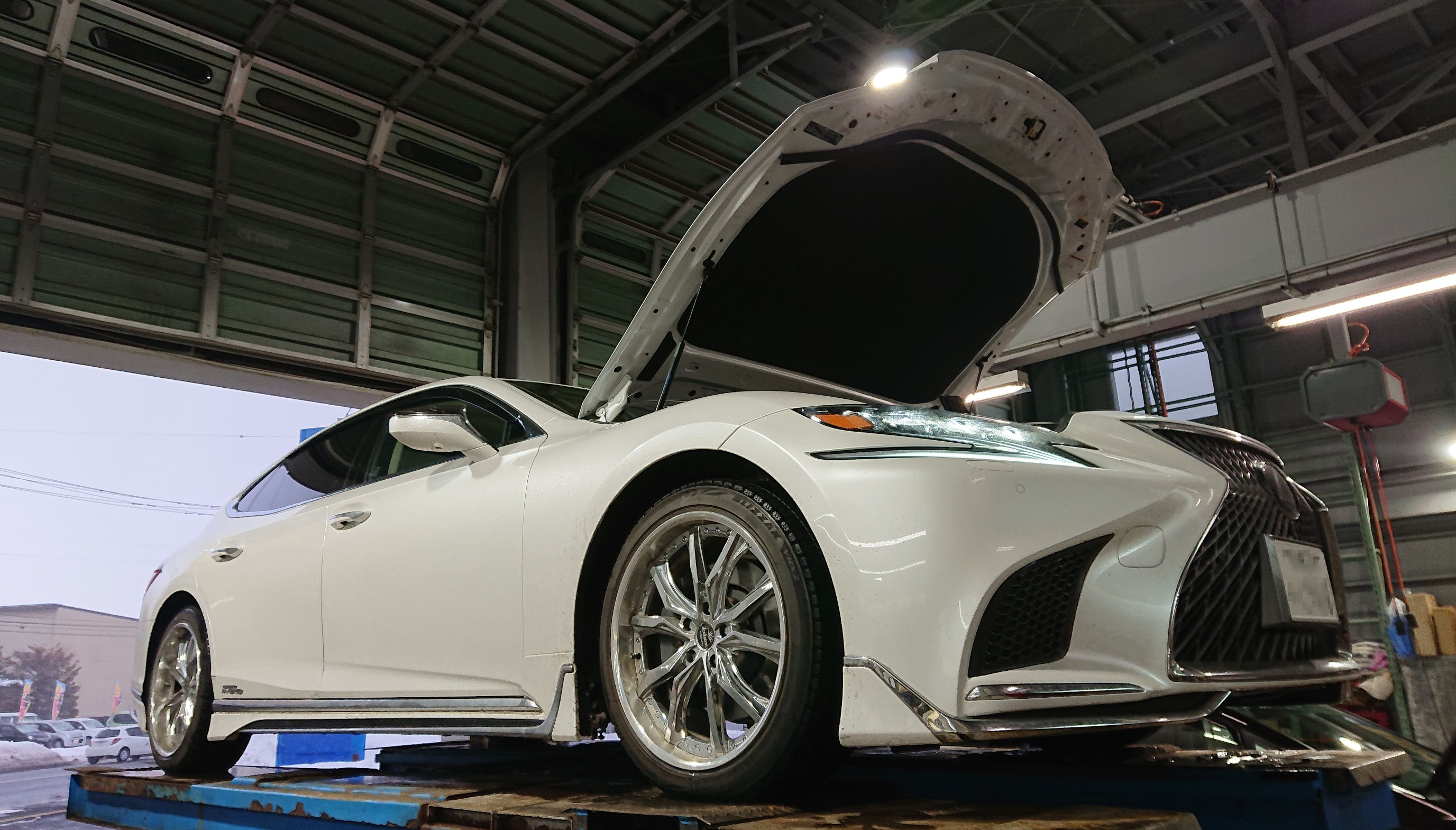 Lexus Ls500h Executive Gvf55 Awd の エンジンオイル フィルター交換作業 Power Cluster Motul Bosch レクサス Ls メンテナンス オイル バッテリー他 メンテナンス オイル バッテリー他 エンジンフラッシング Feel Book スタイルコクピット