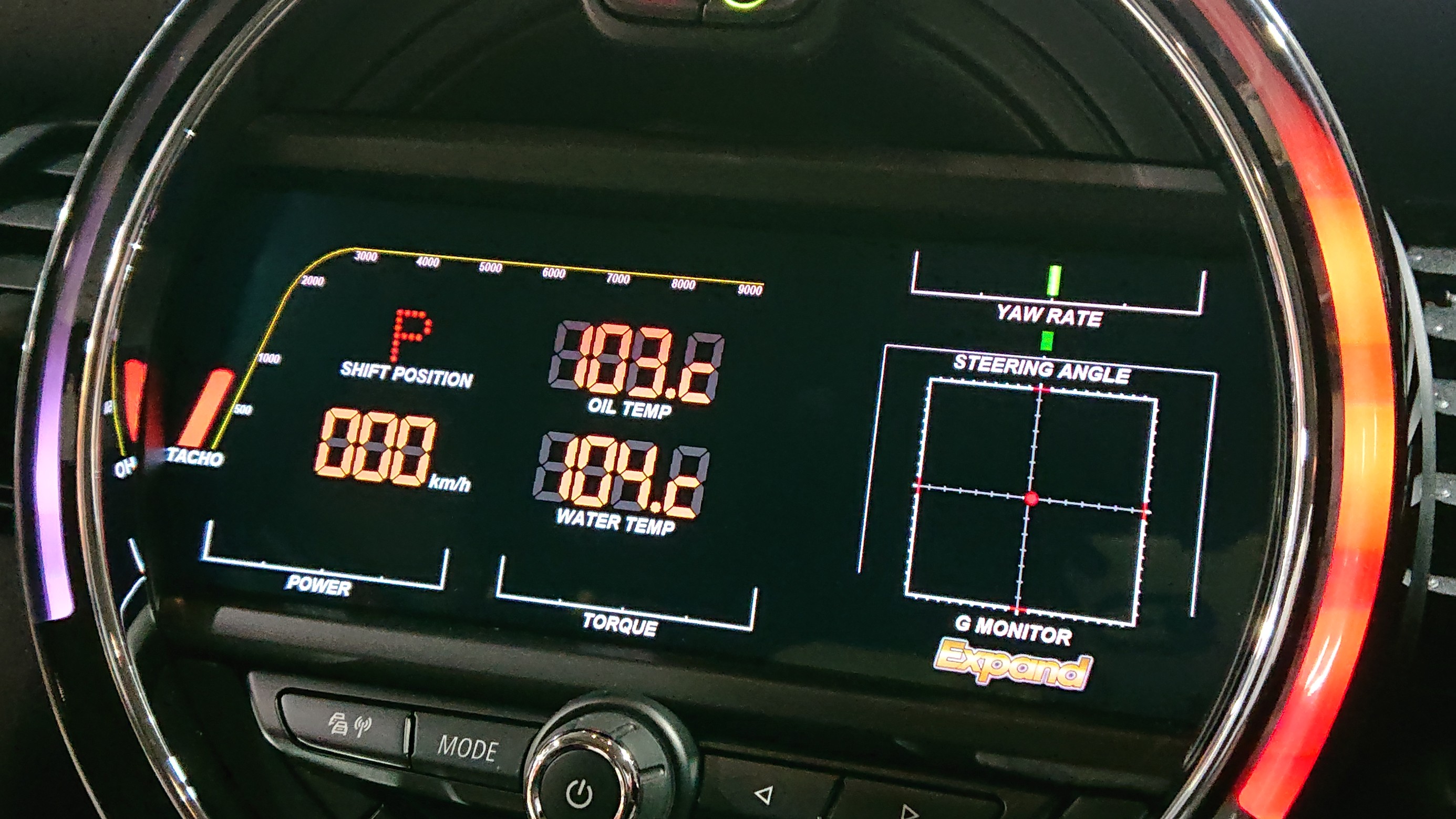 MINI F55 COOPER S に地デジチューナー＆インターフェースの取付作業