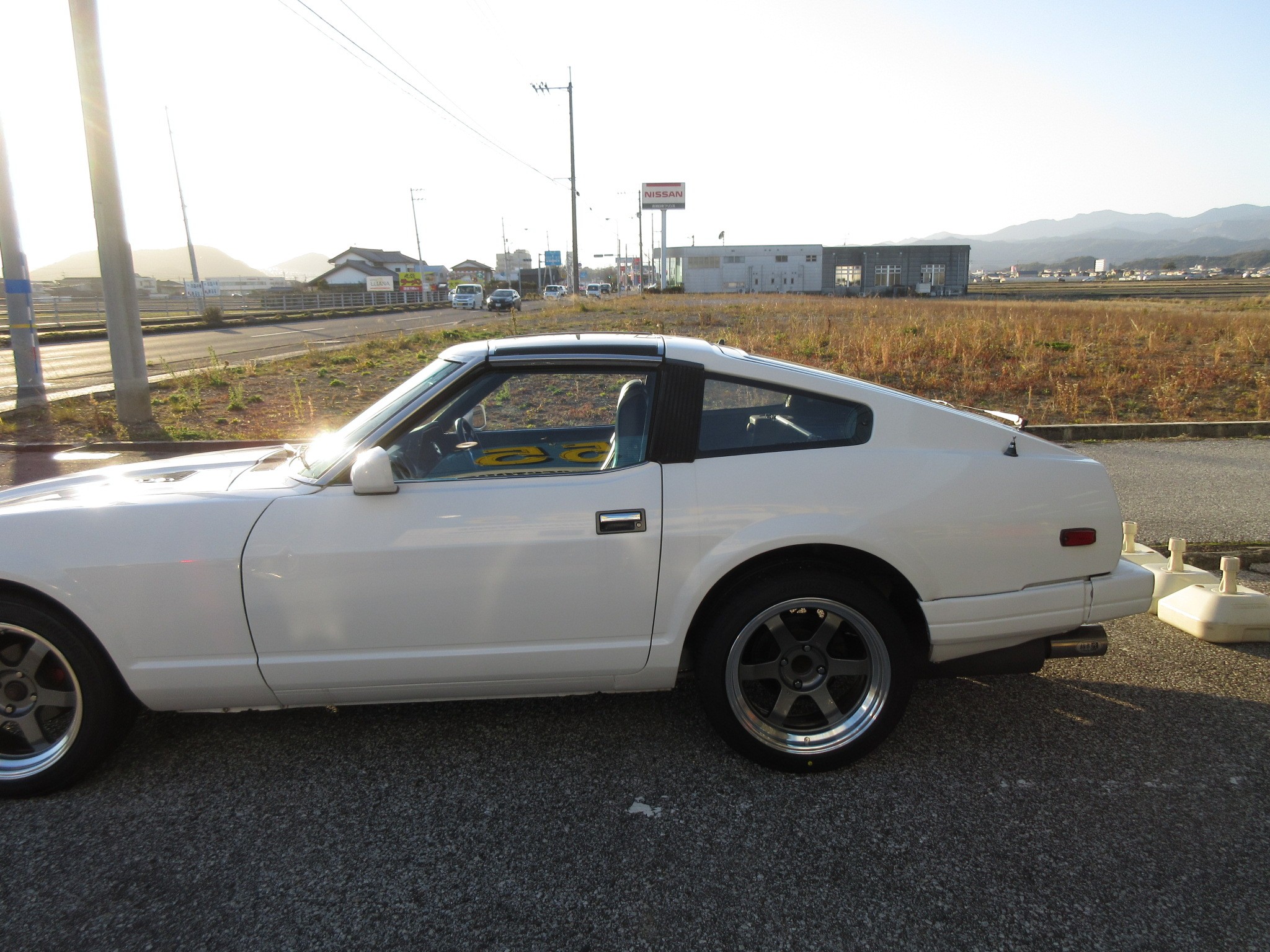 最新のタイヤでクルマも気持ちもリフレッシュ♪” S130フェアレディZにPOTENZA S007Aを取り付け！ | 日産 フェアレディZ |  店長アサコのブログ | コクピット 55 | 車のカスタマイズにかかわるスタッフより