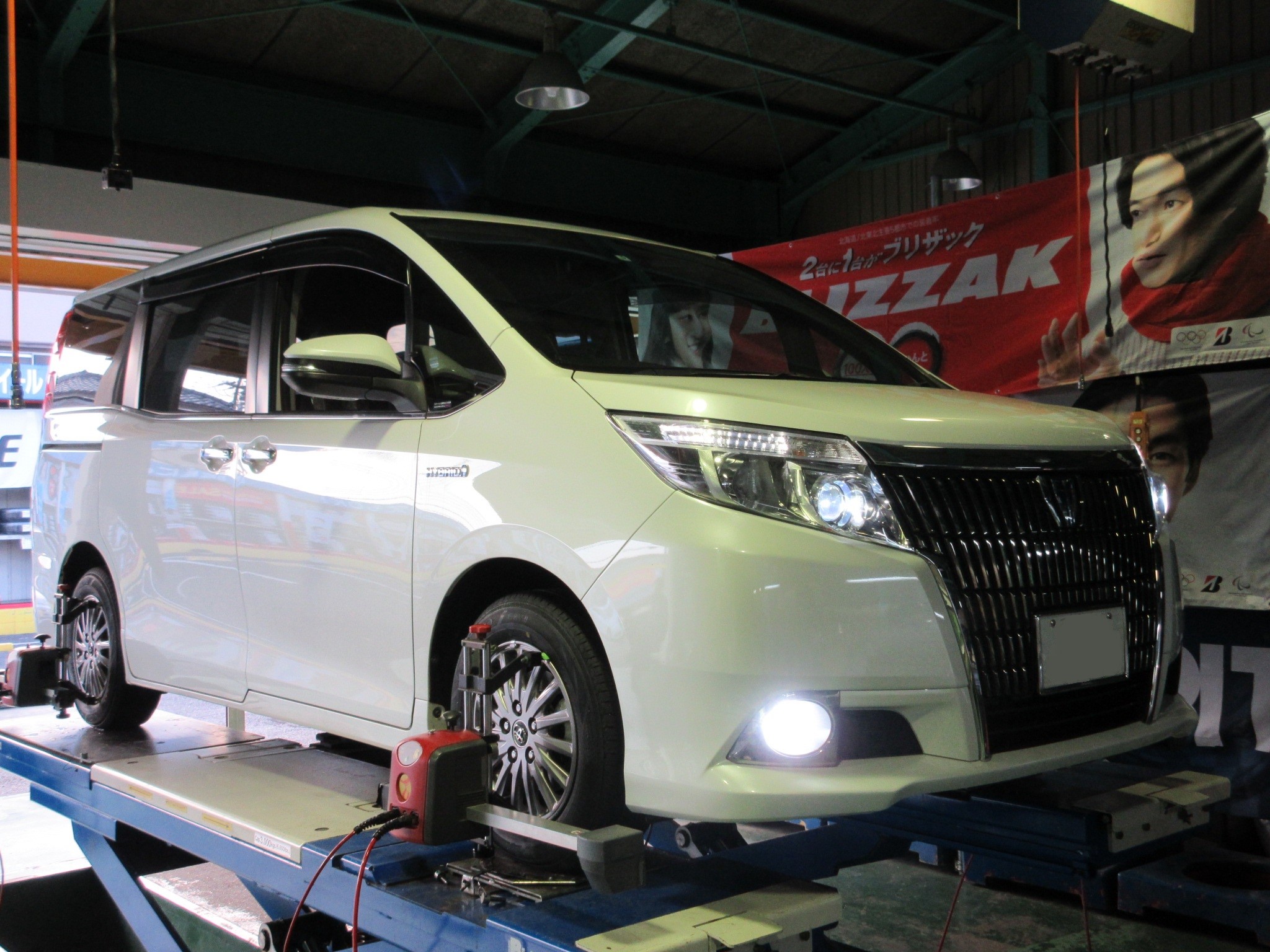 エスクァイア　タイヤホイール　レグノ トヨタ エスクァイアにレオニス＆レグノGRVⅡ装着！ | トヨタ