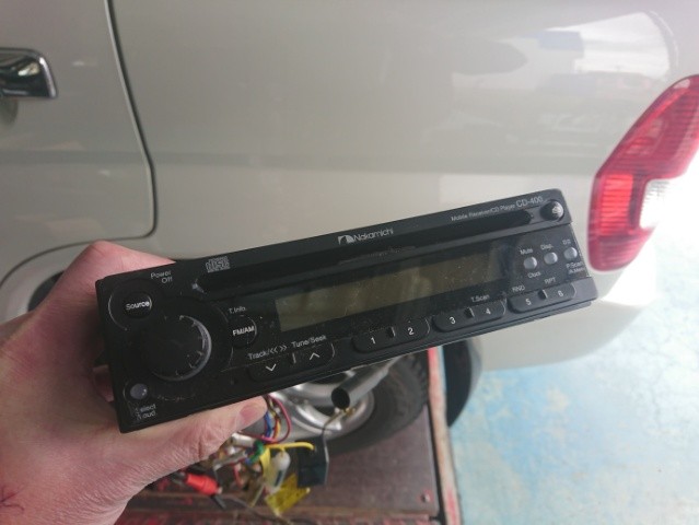 Cdチェンジャーを取り付けてみた 三菱 パジェロイオ Av カーナビ ドライブレコーダー Etc スタッフ日記 コクピット 107 車 のカスタマイズにかかわるスタッフより