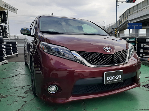 北米toyota シエナ アライメント調整 Usトヨタ シエナ 足まわり サスペンション ブレーキ アライメント調整 スタッフ日記 コクピット コジマ 車のカスタマイズにかかわるスタッフより