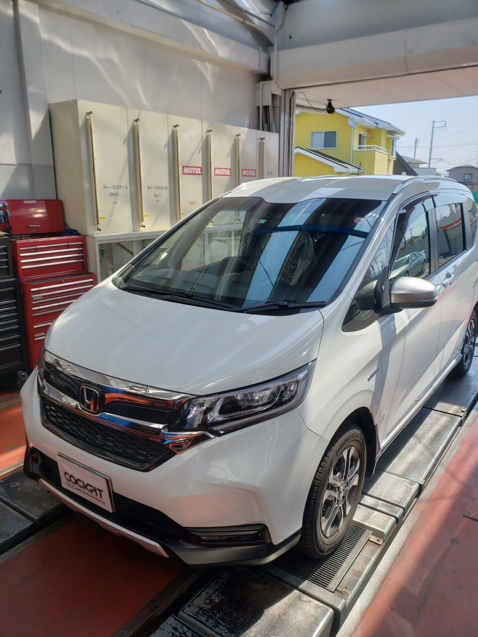 フリード ハイブリッド Gb8 リジカラ取り付け スタッフ 日記 コクピット 荒井 車のカスタマイズにかかわるスタッフより