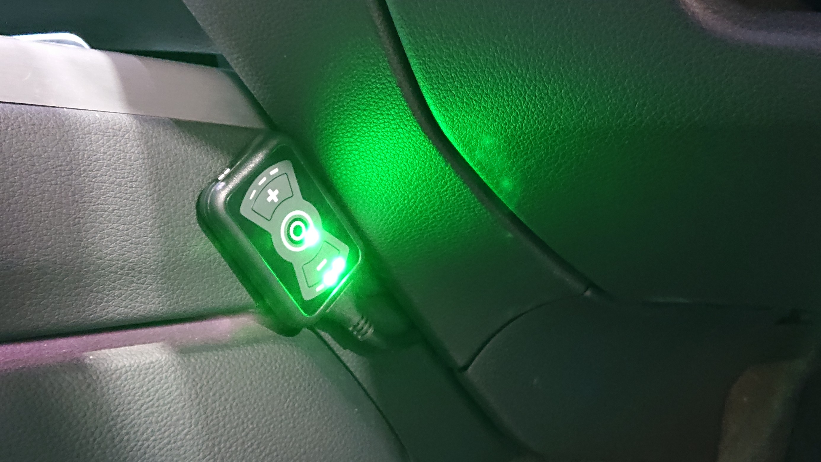 AUDI Q7 TSFI クワトロ 4MC に DTE SYSTEMS スロットル
