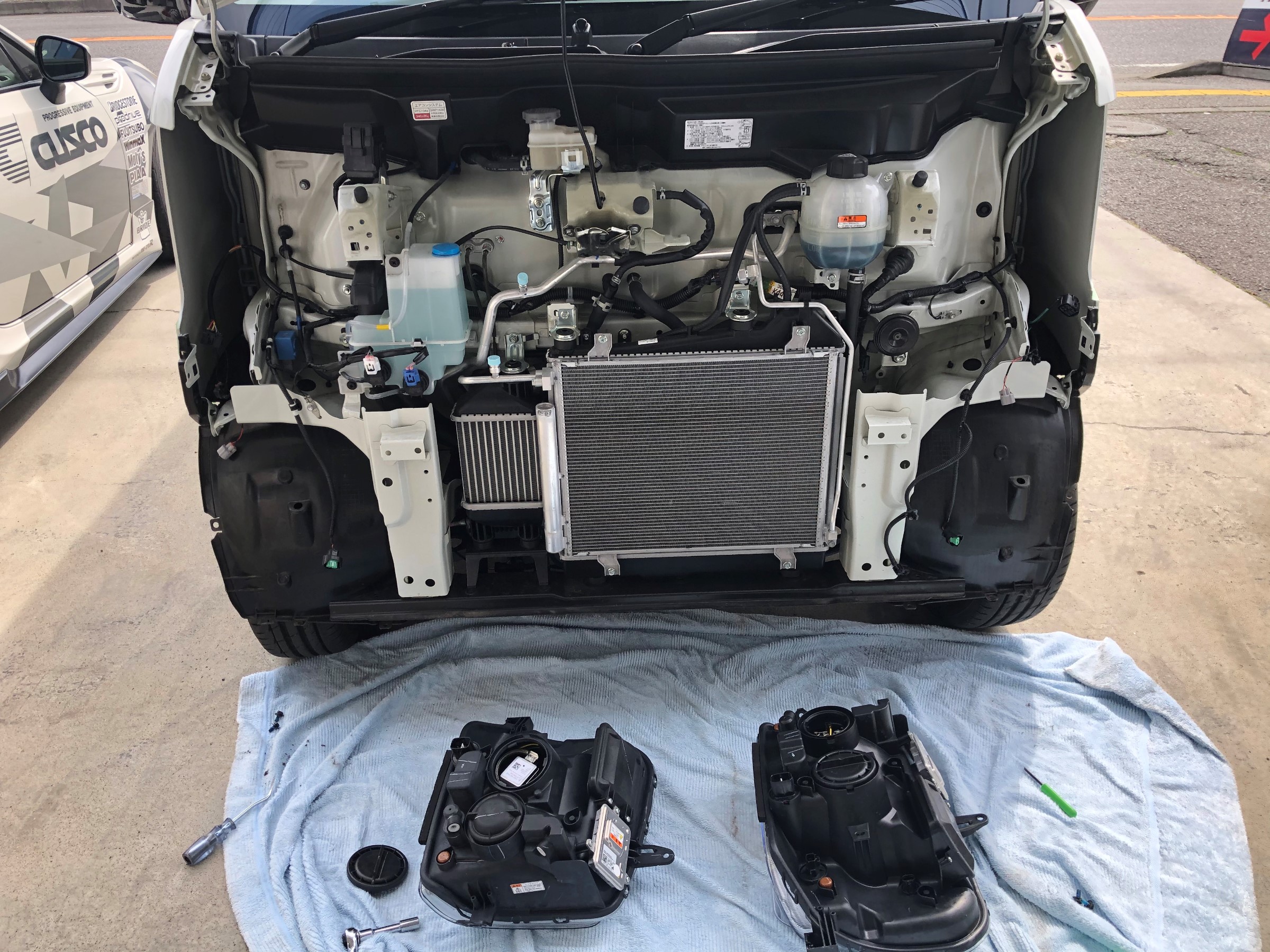 エブリイ Hidバルブ ホーン交換 スズキ エブリイワゴン Hid Led その他電装系 Hid Led その他電装系 Hidシステム取付 カスタマイズ日記 コクピット 相模原 車のカスタマイズにかかわるスタッフより